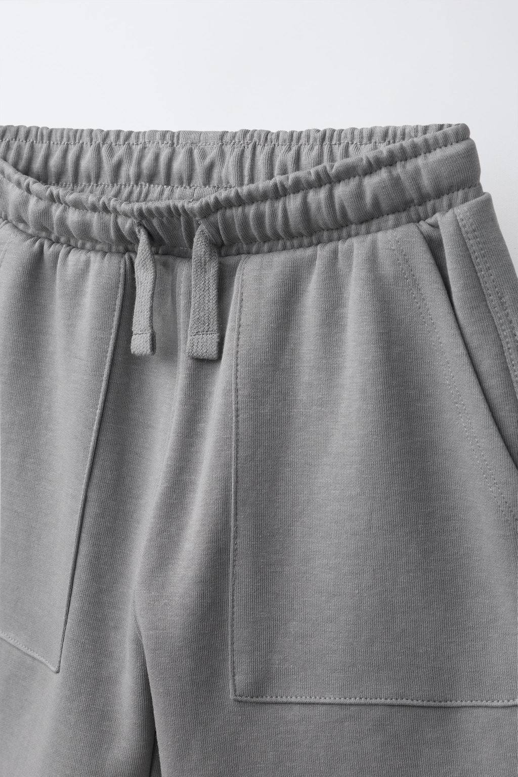 CONJUNTO CAMISETA Y BERMUDA INTERLOCK / Gris vigor?