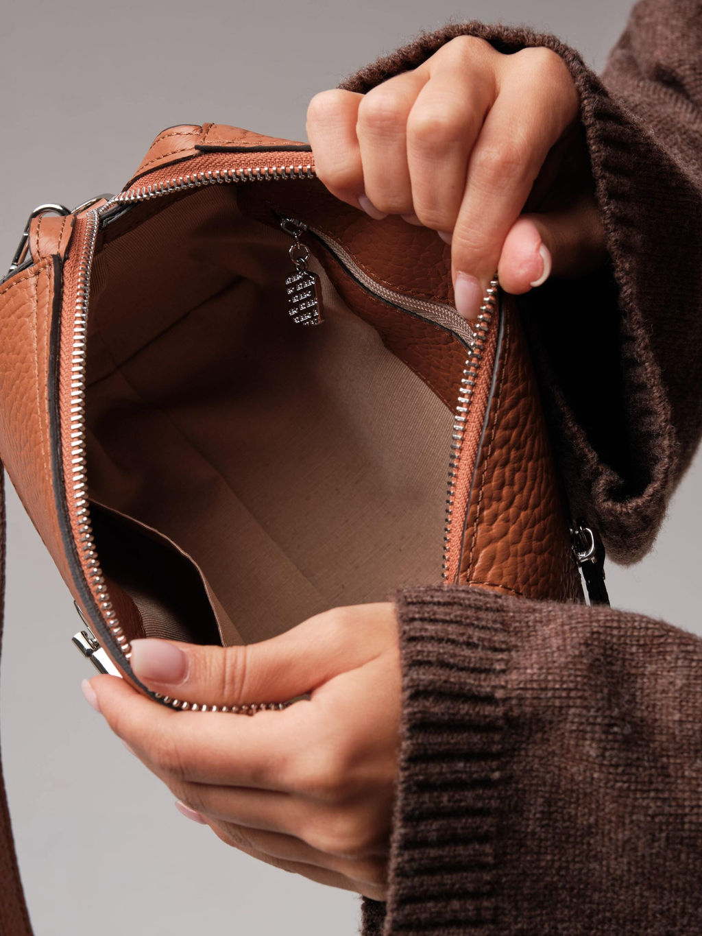 Женская сумка кросс-боди Azaro 3684 коричневый камень соло