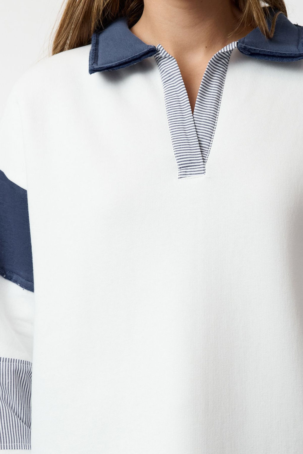 TRENDYOLMILLA Ekru Renk Bloklu Dokuma Garnili Oversize/Genis Kal?p Orme Sweatshirt TWOAW25SW00199 фото 3