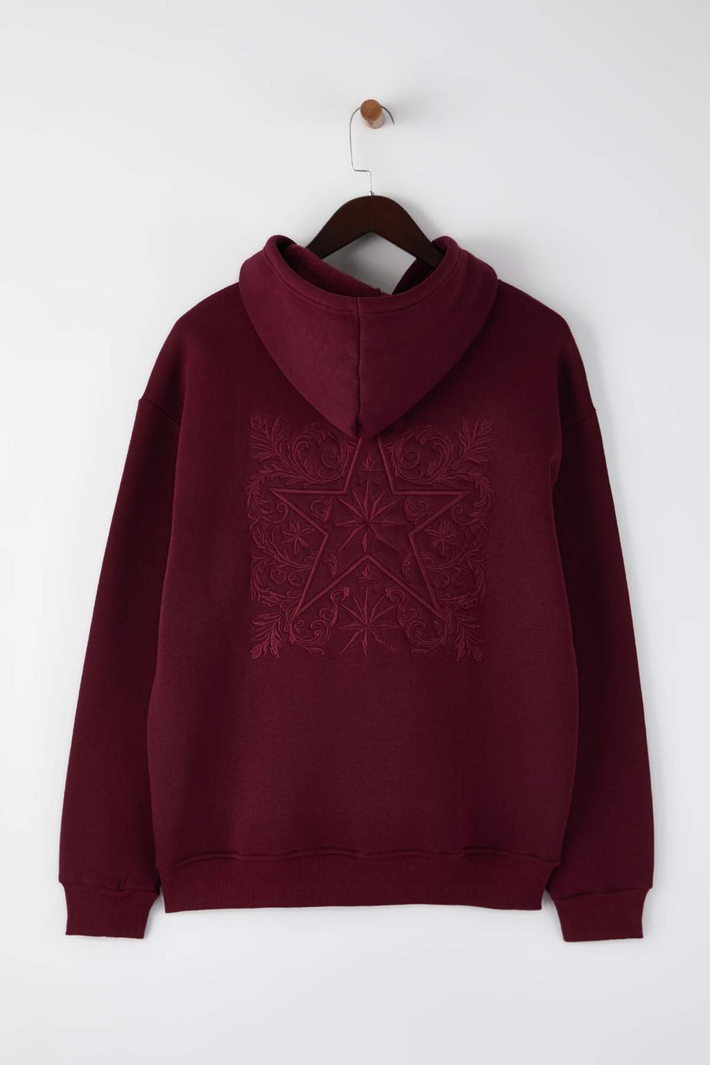 Bordo Oversize/Genis Kesim S?rt? Nak?s Detayl? Kapusonlu Sweatshirt TMNAW25SW00142