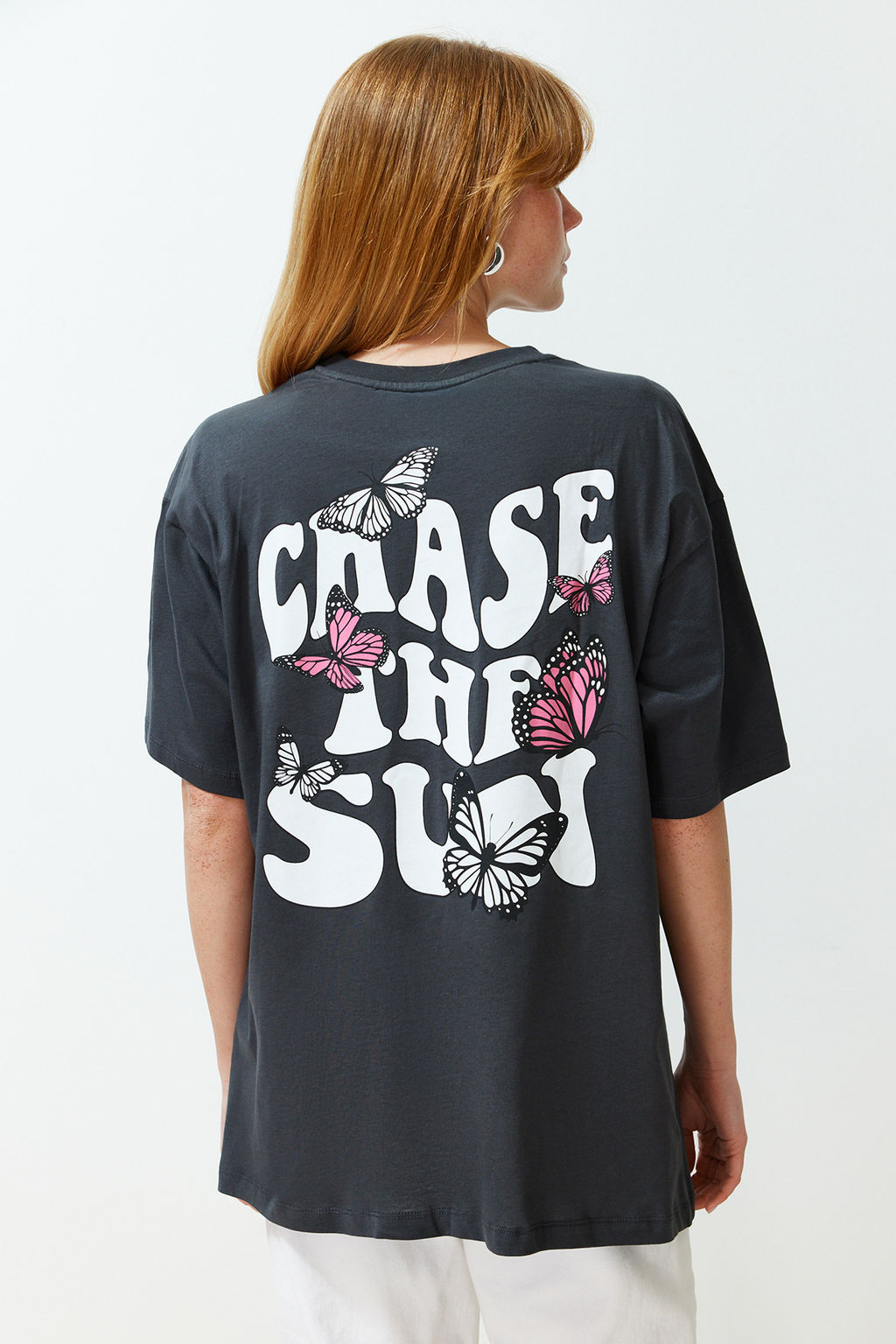 Antrasit On ve Arka Bask?l? Oversize/Genis Kal?p Bisiklet Yaka Orme T-Shirt TWOSS24TS00119