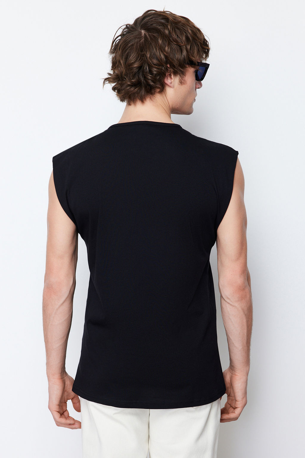 Siyah Basic Regular/Normal Kesim %100 Pamuk Kolsuz Atlet/T-Shirt TMNSS20AL0067