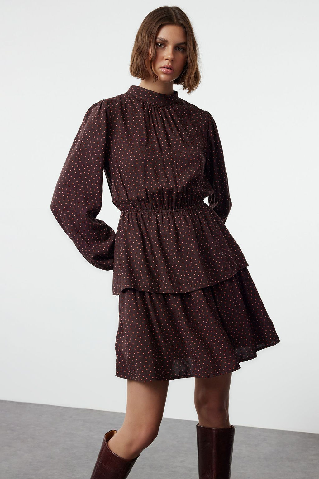Trendyolmilla Siyah Puantiyeli Belden Ac?lan Volanl? Bisiklet Yaka Mini Dokuma Elbise TWOAW22EL0126  фото 2