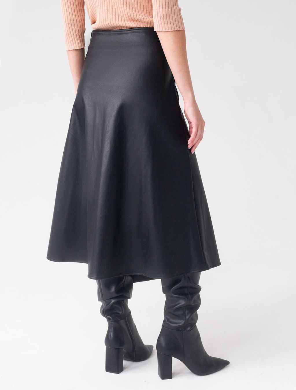 Юбка с разрезом сбоку из эластичной эко-кожи - Vilatte фото 4