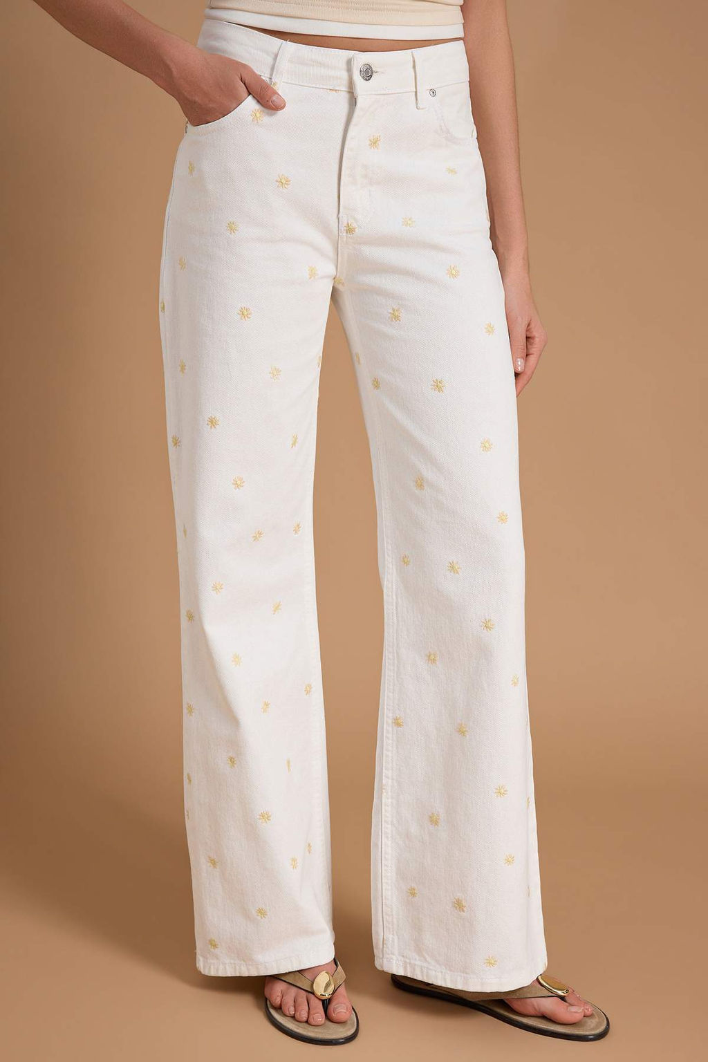 Beyaz Yuksek Bel Wide Leg Cicek Nak?sl? %100 Pamuklu Jeans TWOSS26JE00226 - Trendyolmilla фото 6