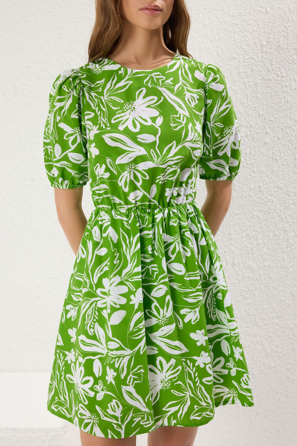F?st?k Yesil Cicekli Etegi Belden Ac?lan Cut outl? K?sa / Mini Dokuma Elbise TWOSS22EL2858 - Trendyolmilla фото 3