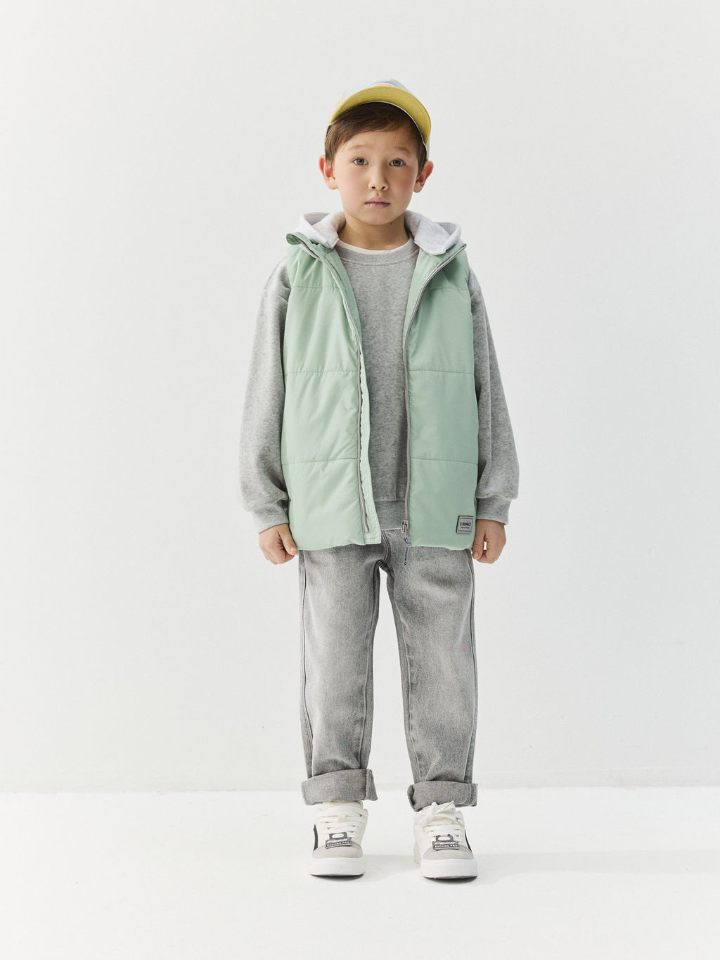 Жилет на молнии с капюшоном "Ментол"