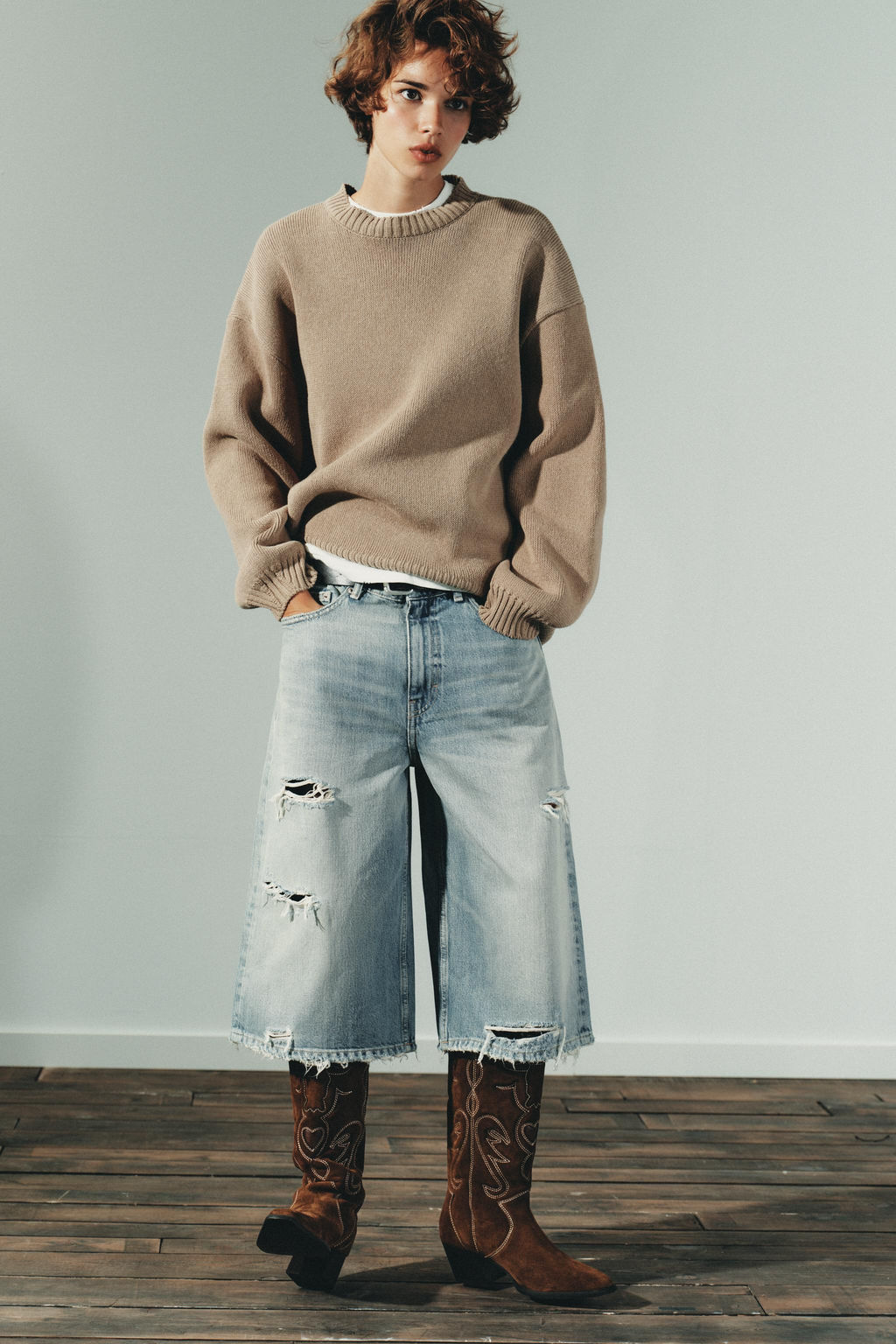 LEATHER EMBROIDERED BOOTS