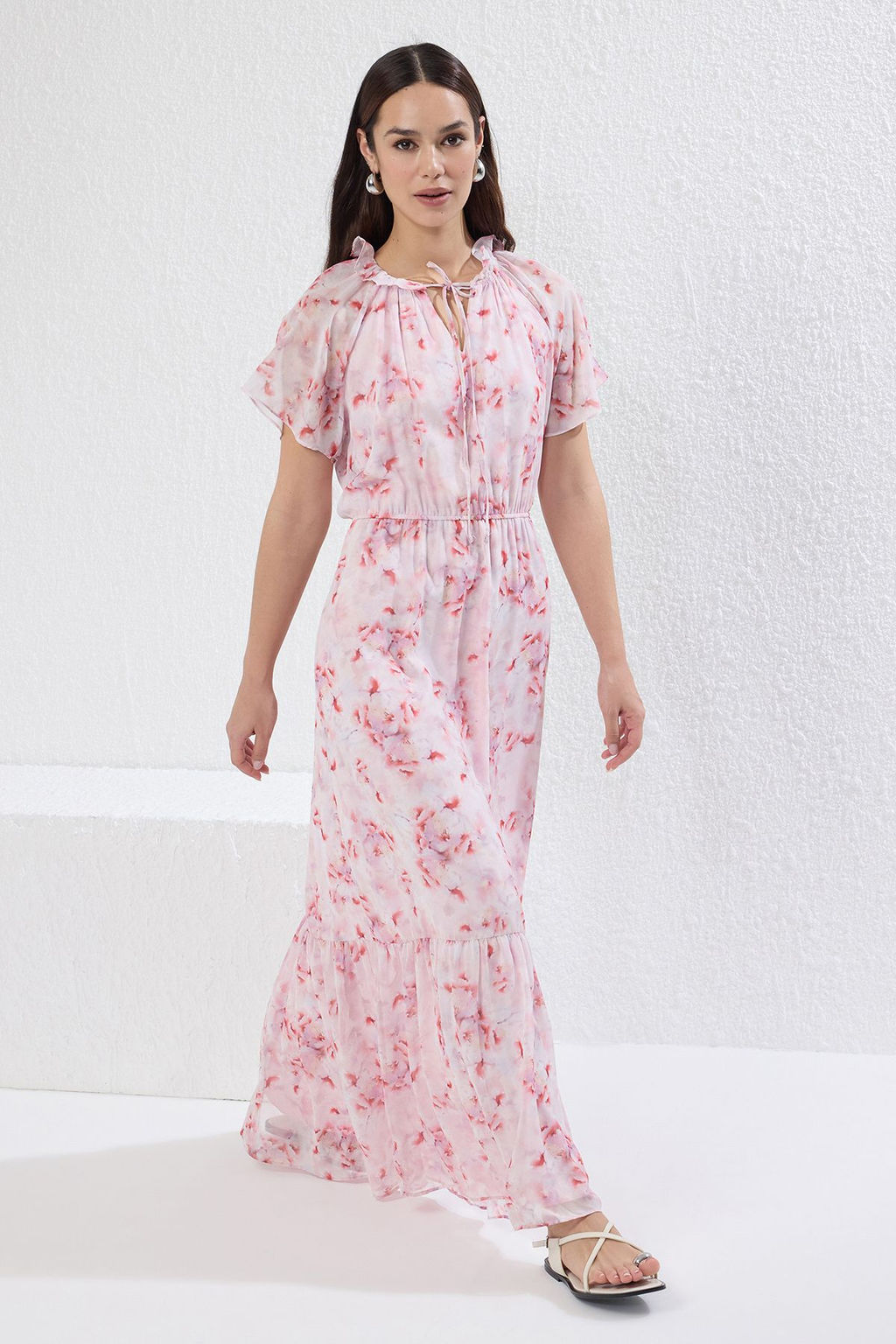 TRENDYOLMILLA Pembe Cicekli Etegi Belden Ac?lan Lastikli Maxi Dokuma Elbise TWOSS25EL00570  фото 2