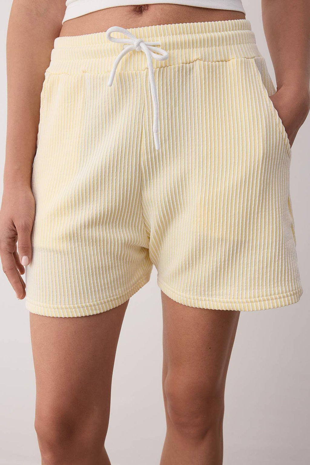 Sar? Cizgili Kordonlu Beli Lastikli Mini Orme Sort & Bermuda TWOSS25SR00235 - Trendyolmilla фото 3