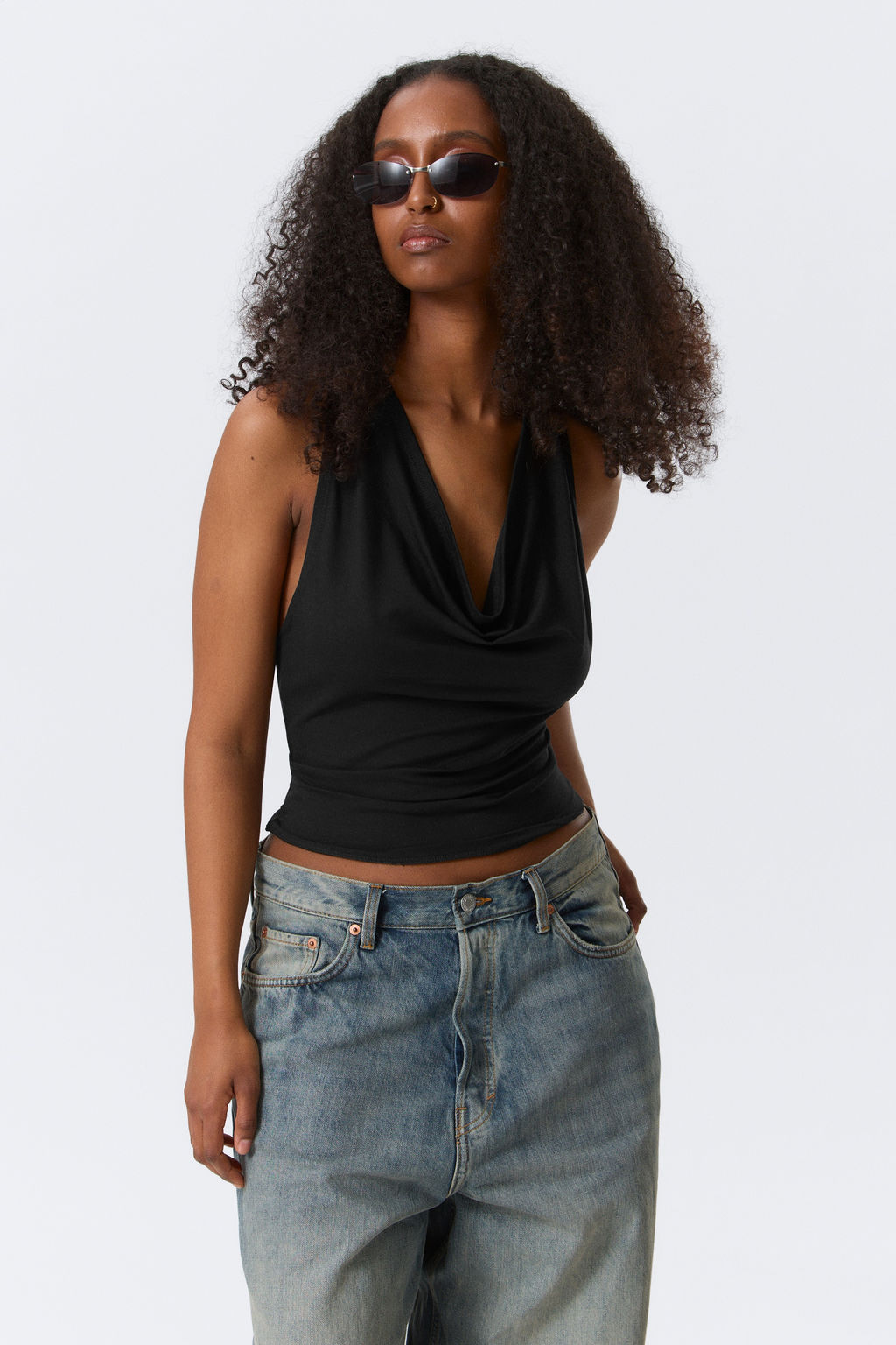 Top tipo halter con ca?da en cascada