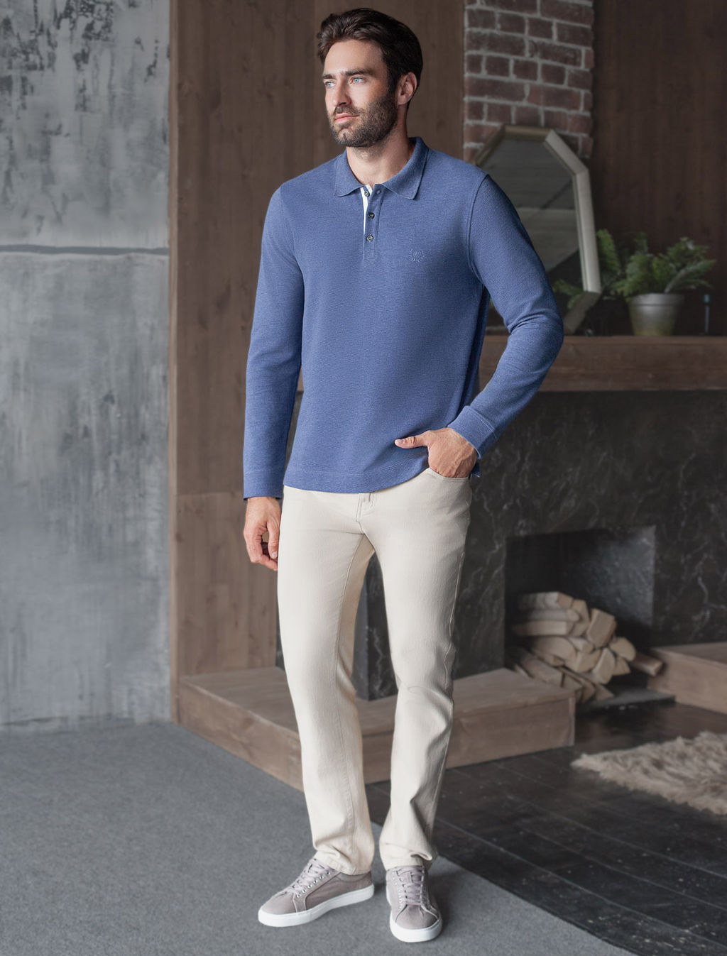 Лонгслив из мягкого фактурного трикотажа с плетеным воротником поло на пуговицах