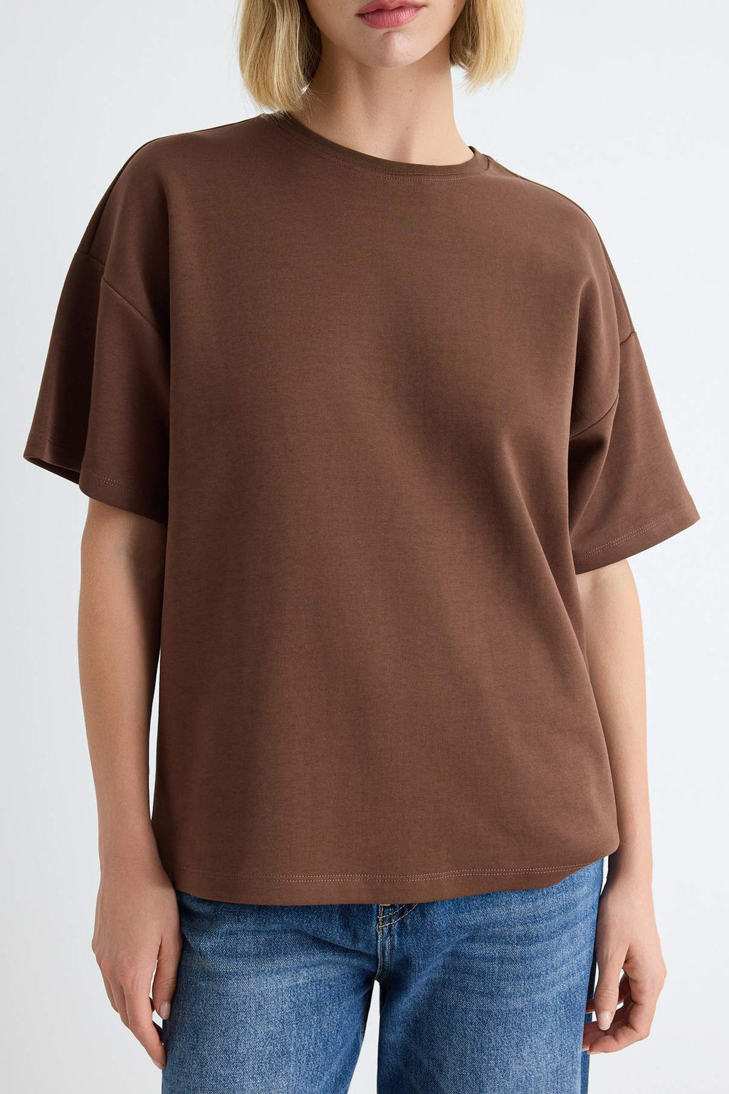 Kahverengi Oversize/Geni_ Kesim Bisiklet Yaka D___k Kol _nterlok _rme T-Shirt TWOAW27TS00005 - Trendyolmilla фото 3