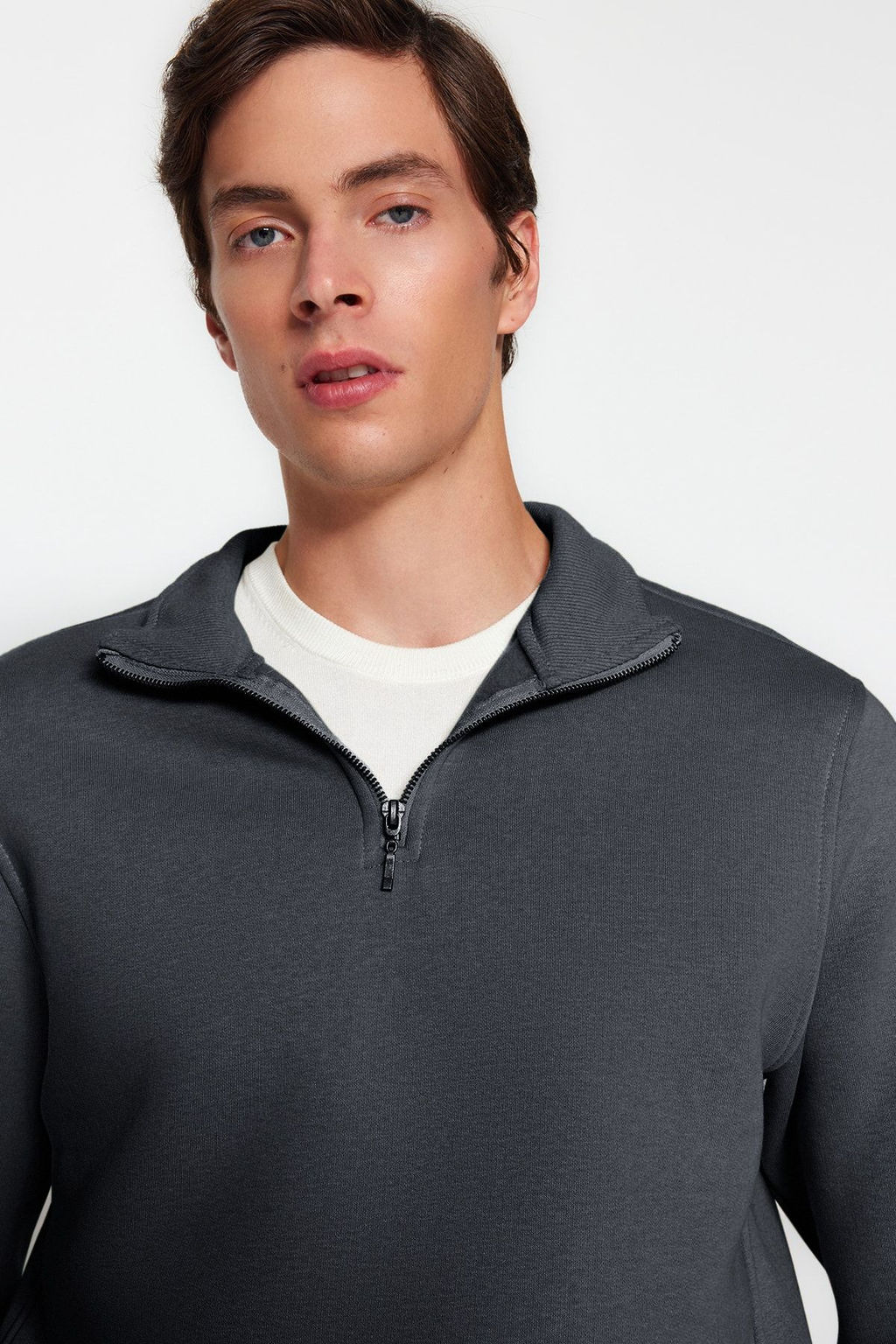 Antrasit Regular/Normal Kesim Dik Yaka Fermuarl? S?cak Tutan Basic Sweatshirt TMNAW24SW00041