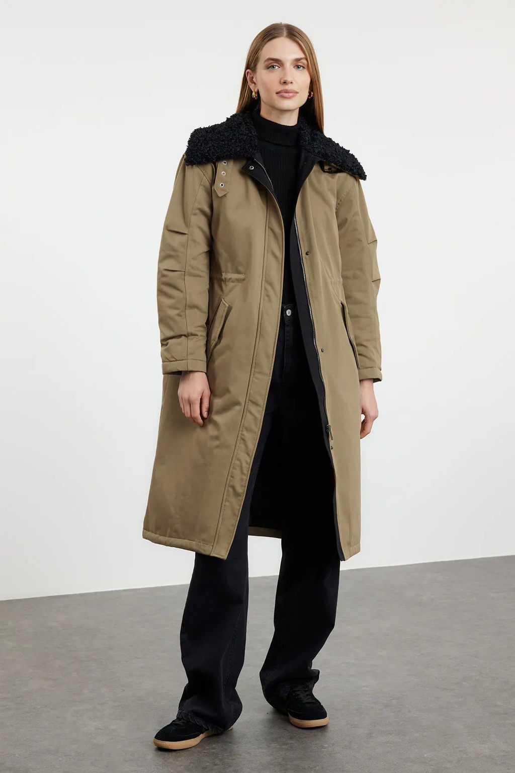 Haki Regular Kal?p Pelus Yaka Detayl? Ici Kapitone Astarl? Uzun K?sl?k Parka Mont TWOAW25MO00098