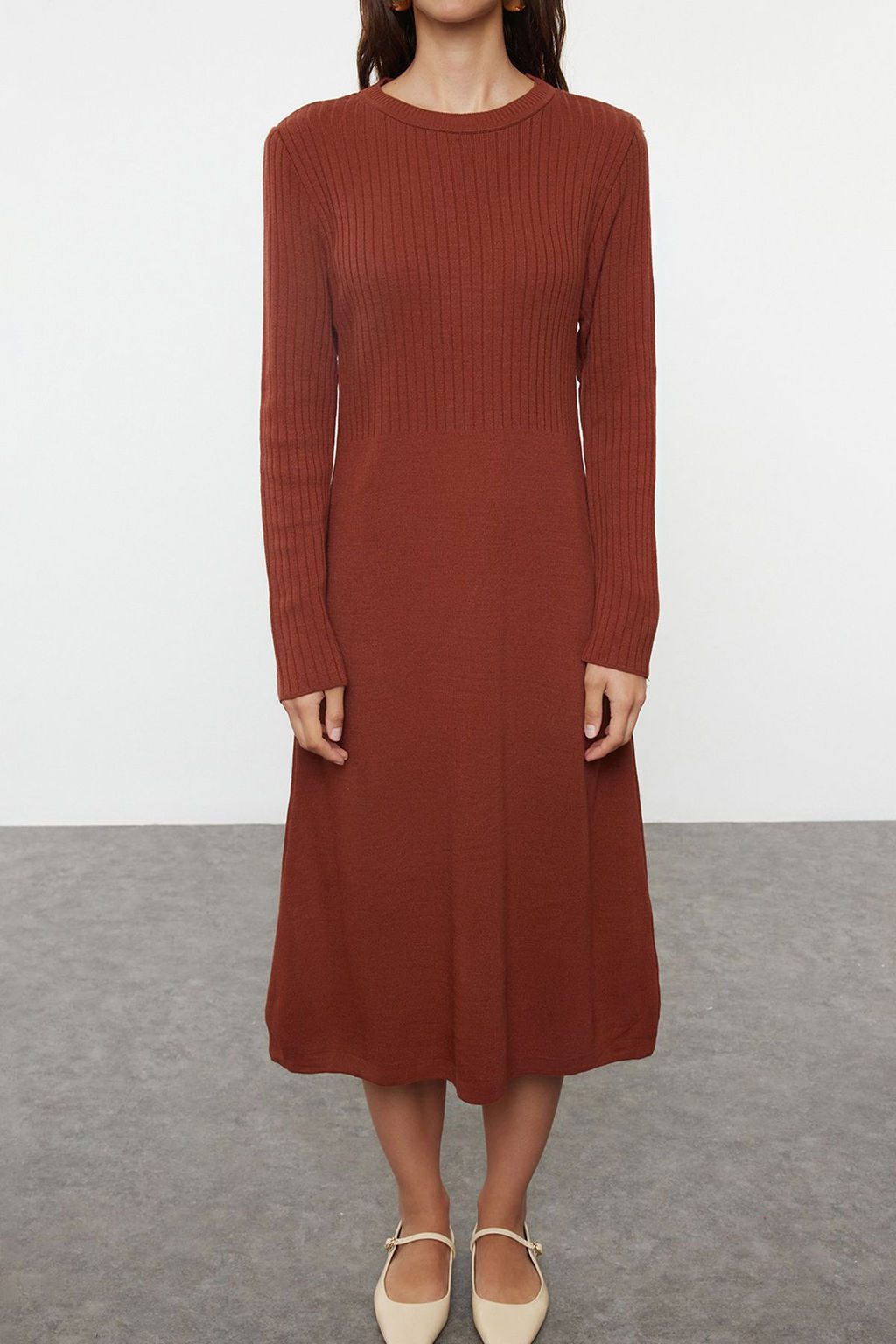 TRENDYOLMILLA Bej Genis Kal?p Midi Triko Suveterli Elbise TWOAW24EL00012  фото 15