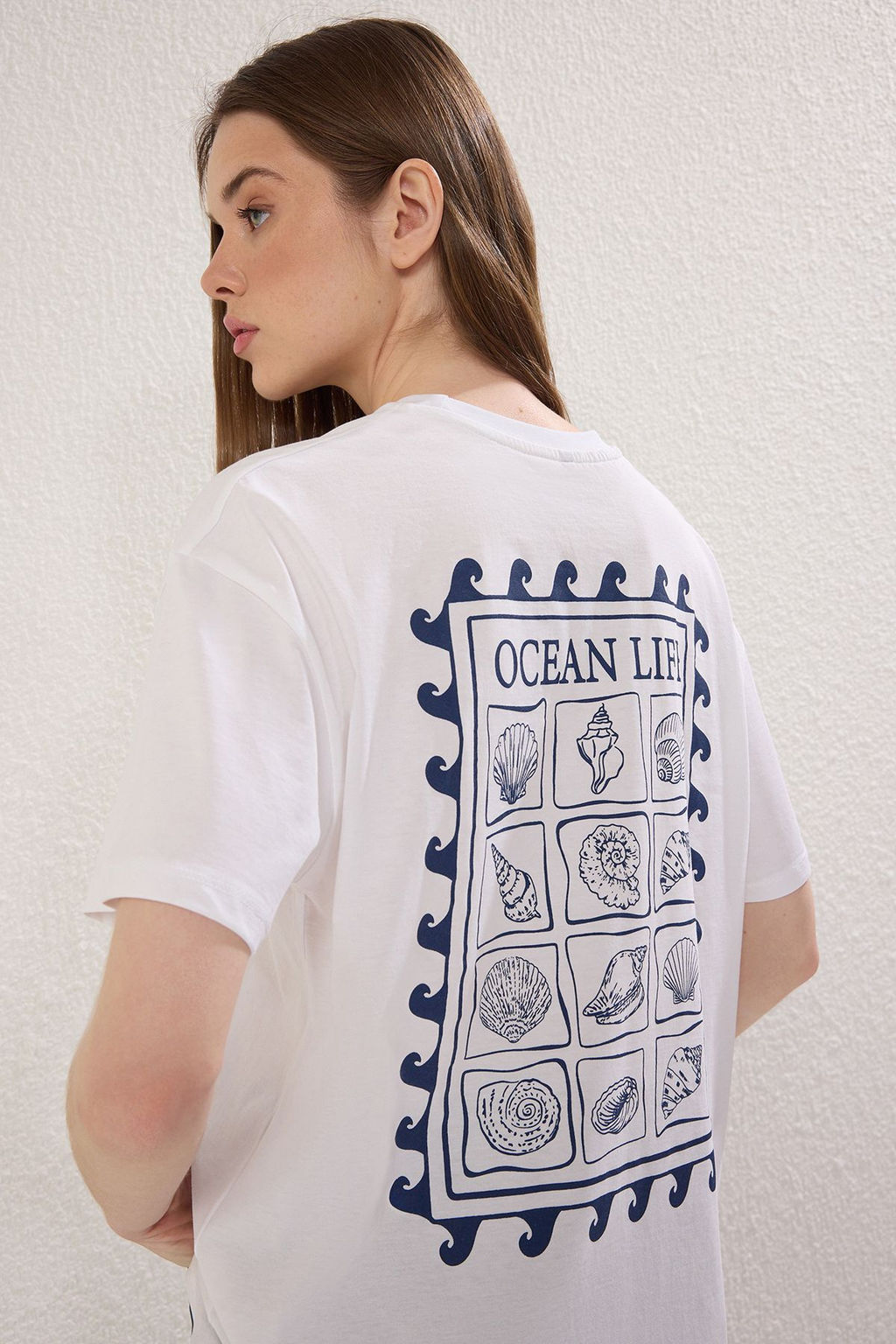 TRENDYOLMILLA Mavi S?rt Bask?l? Oversize/Genis Kal?p Orme T-shirt TWOSS25TS00106 фото 4