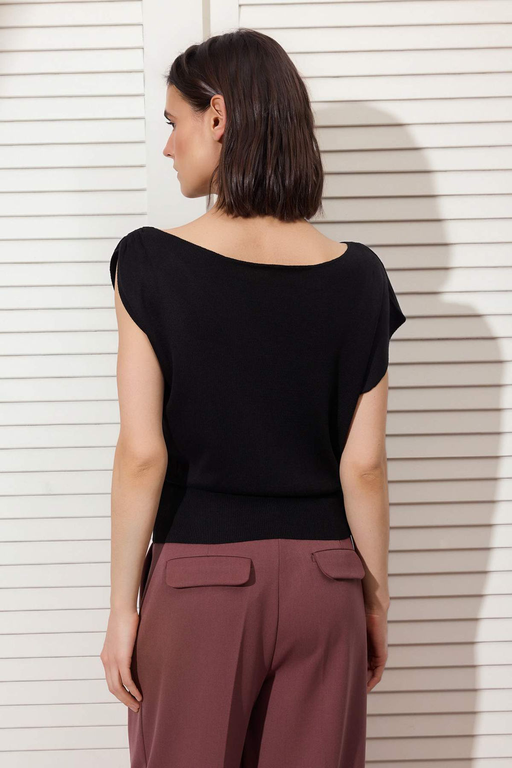 Siyah Yazl?k Ozel Iplik Kay?k Yaka Belden Oturmal? Triko Bluz TWOSS26BZ00313