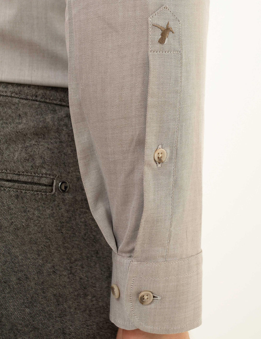 Светло-коричневая приталенная рубашка с длинным рукавом - Cacharel фото 6