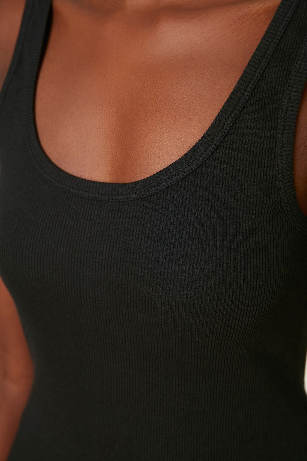 Siyah Fitted/Vucuda Oturan Havuz Yaka Fitilli Esnek Orme Atlet TWOSS22AL0042