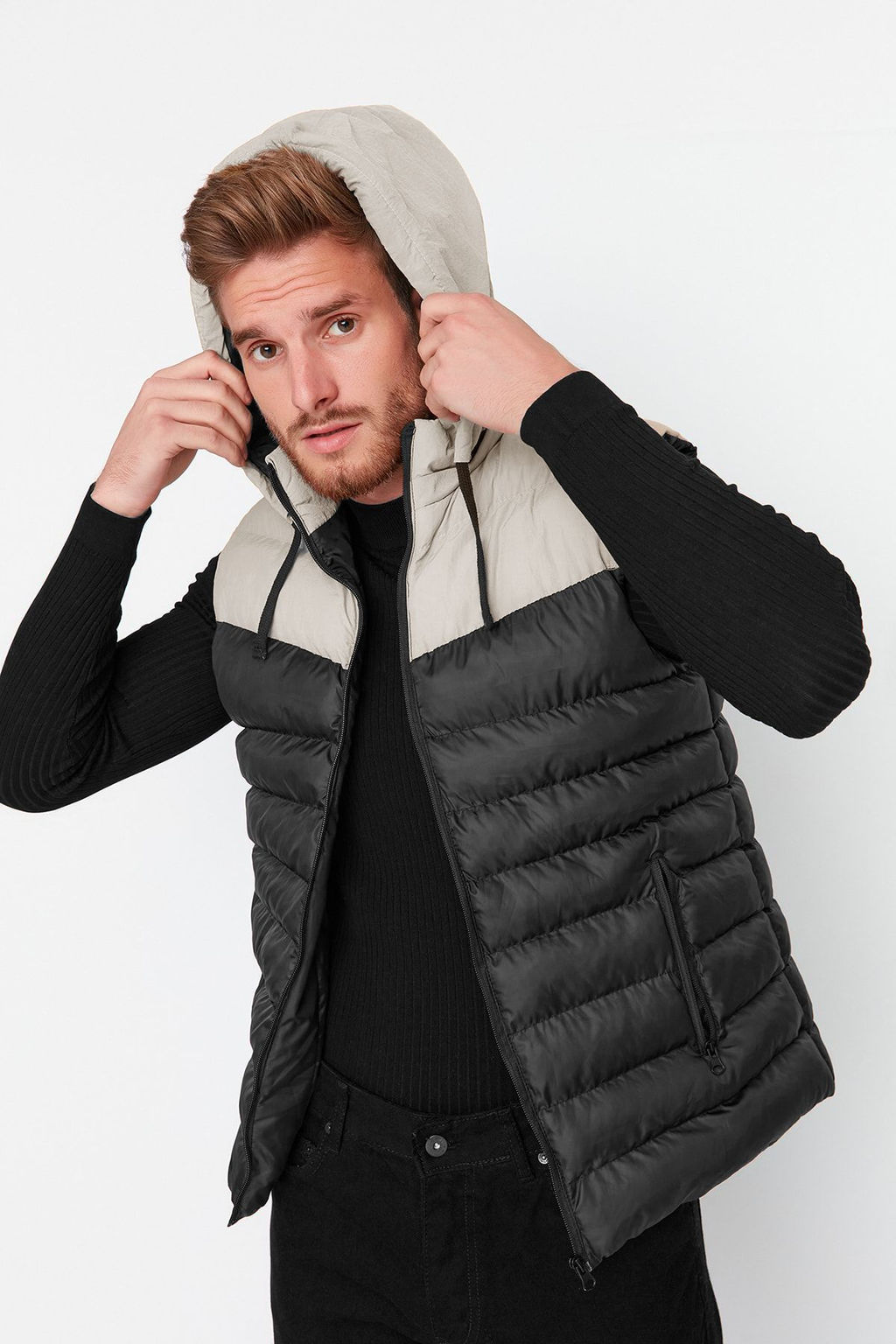 Trendyolmilla Man Siyah Regular Fit Renk Bloklu K?sl?k Sisme Yelek TMNAW23YE00000  фото 2