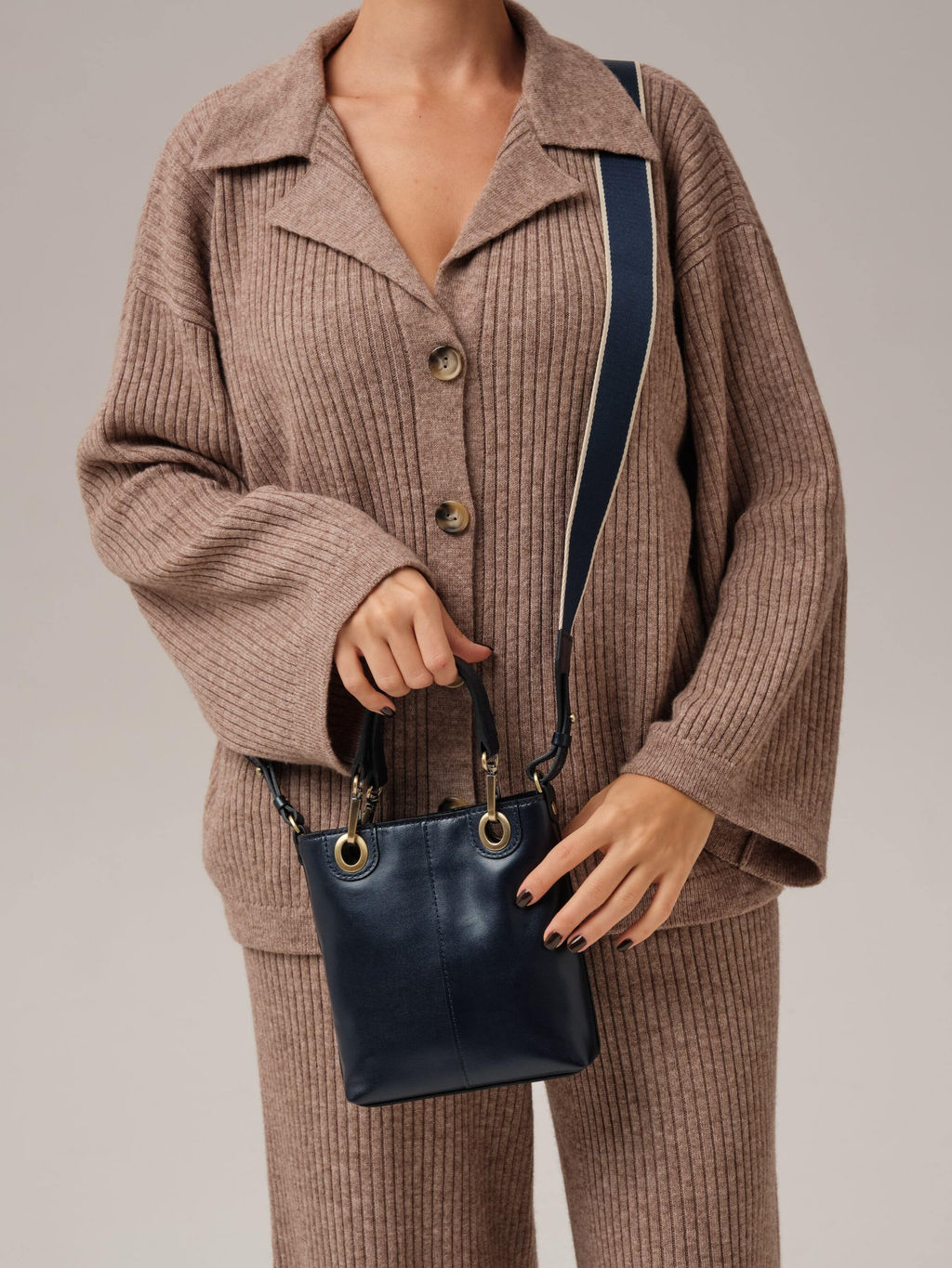 Сумка кожаная кросс-боди Deboro 30347 синие чернила/фавола