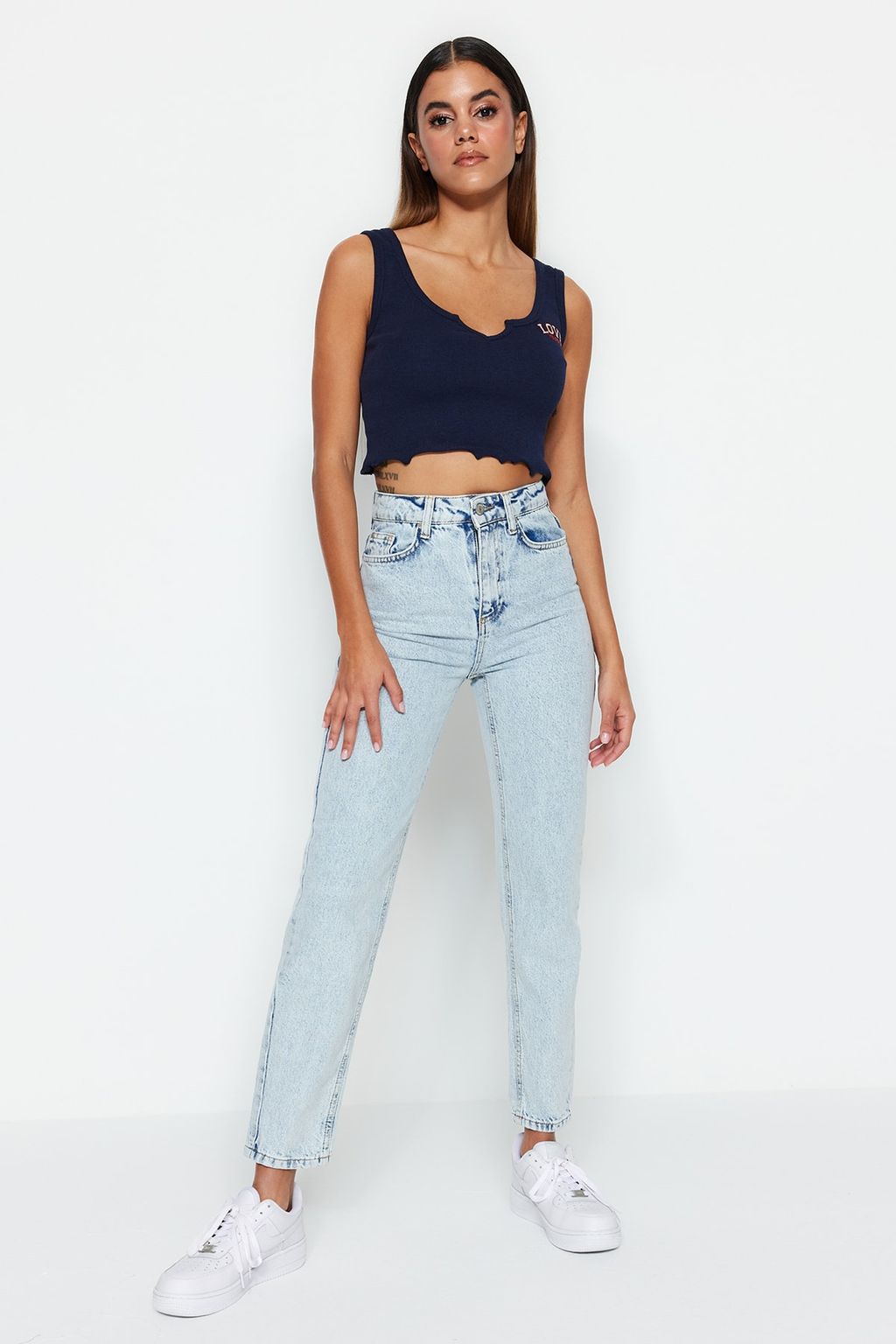 TRENDYOLMILLA Mavi Yuksek Bel Mom Jeans TWOSS23JE00085  фото 21