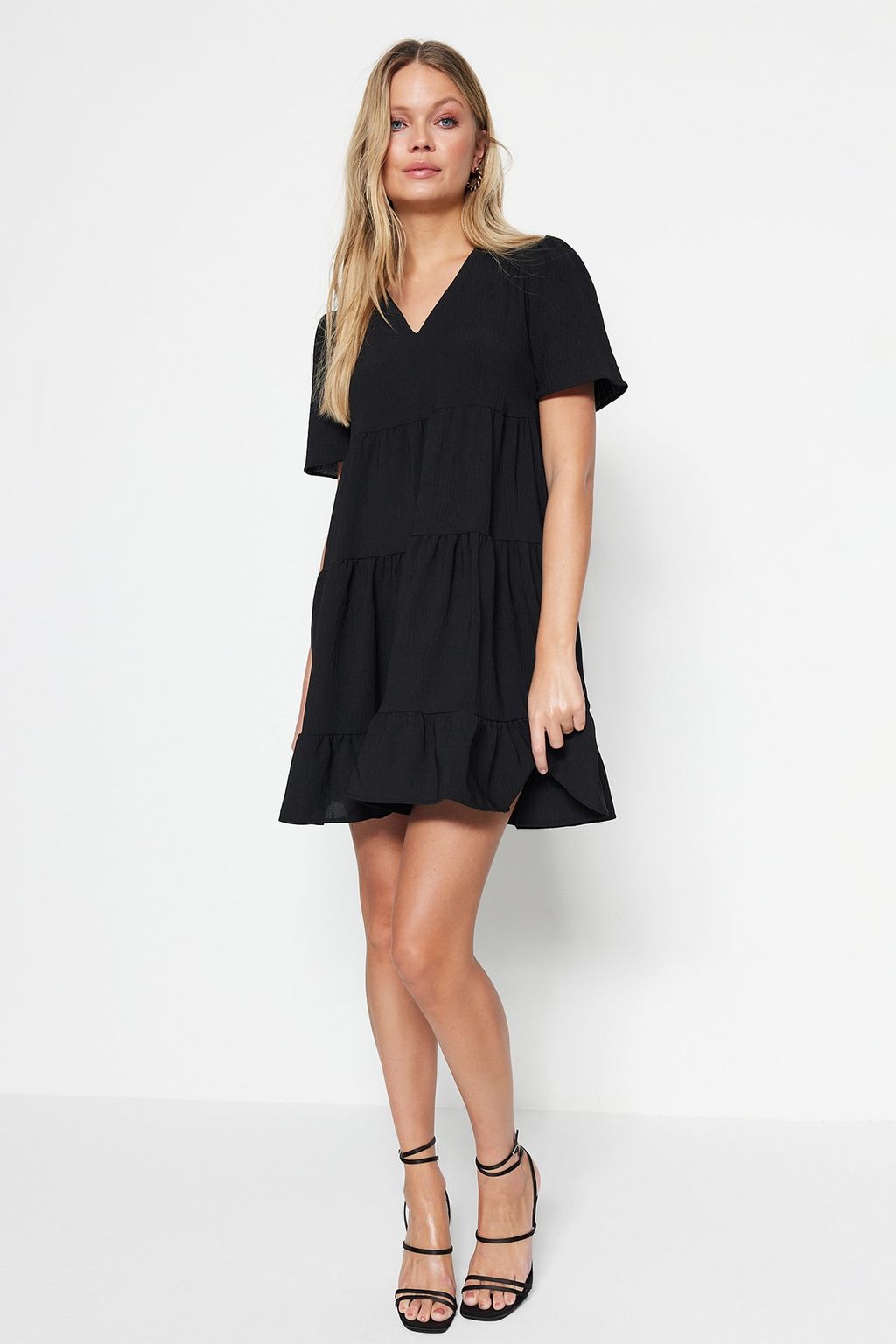 TRENDYOLMILLA Siyah Genis Kesim Mini Dokuma Elbise TWOSS20EL0400