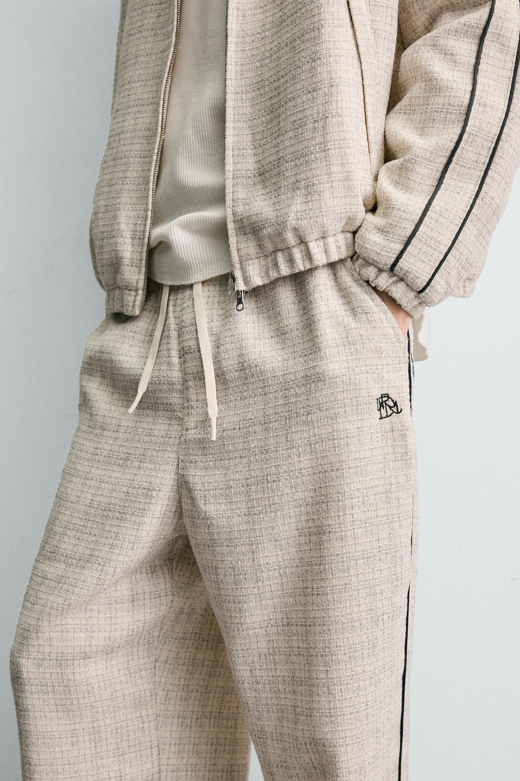 PANTAL?N JOGGER ESTRUCTURA BANDA CONTRASTE / Crudo - Zara фото 5