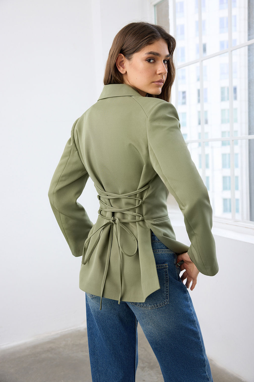 Ac?k Haki Arkas? Baglama Detayl? Fitted/Bele Oturan Dokuma Blazer Ceket TWOAW26BC00032