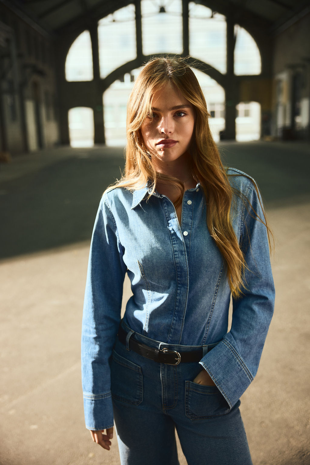 Camisa denim entallada - H&m фото 3