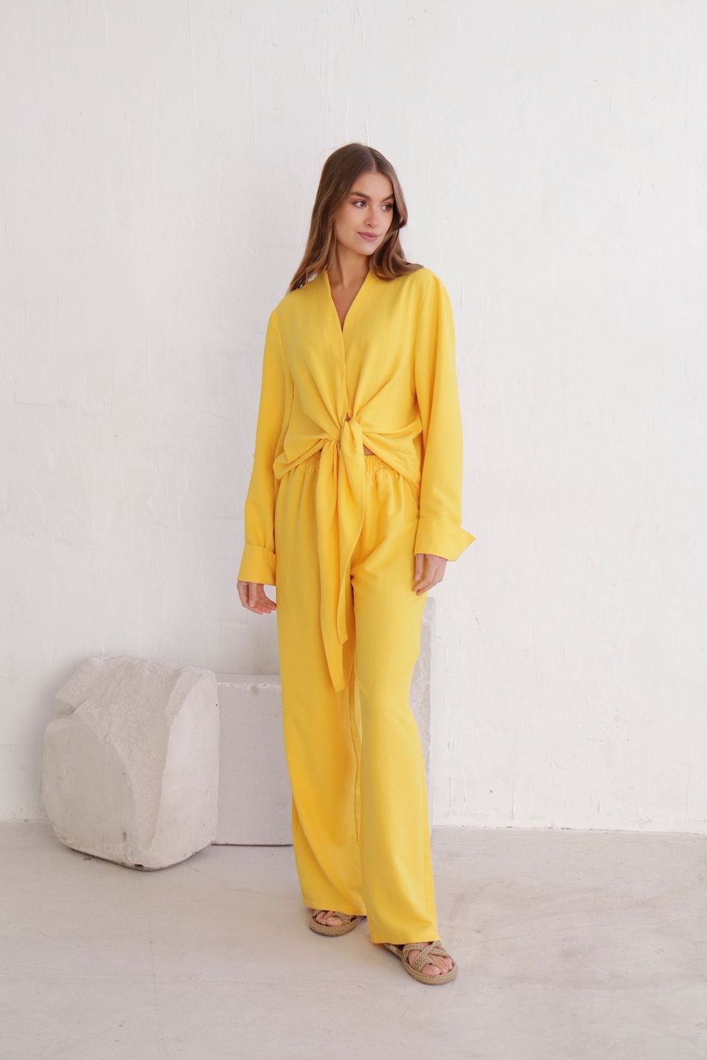 10503 Костюм из рубашки и брюк солнечно-жёлтый - Martichelli фото 2