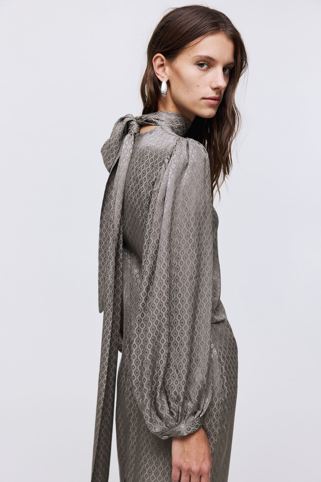 Vestido de sat?n con lazada - H&m фото 3