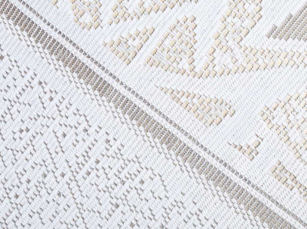 Скатерть декоративная Д221АБ/кор. 2775 бел.с яр-серым 2.35 м*1.60 м рис. Д221АБ