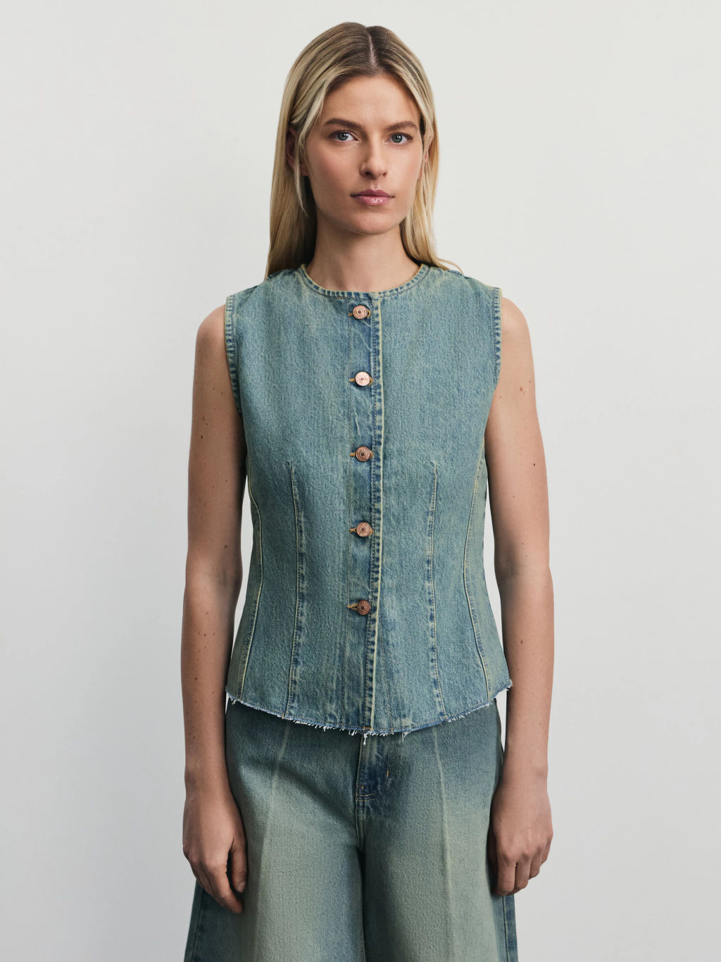 Джинсовый жилет на пуговицах / Zarina  фото 3