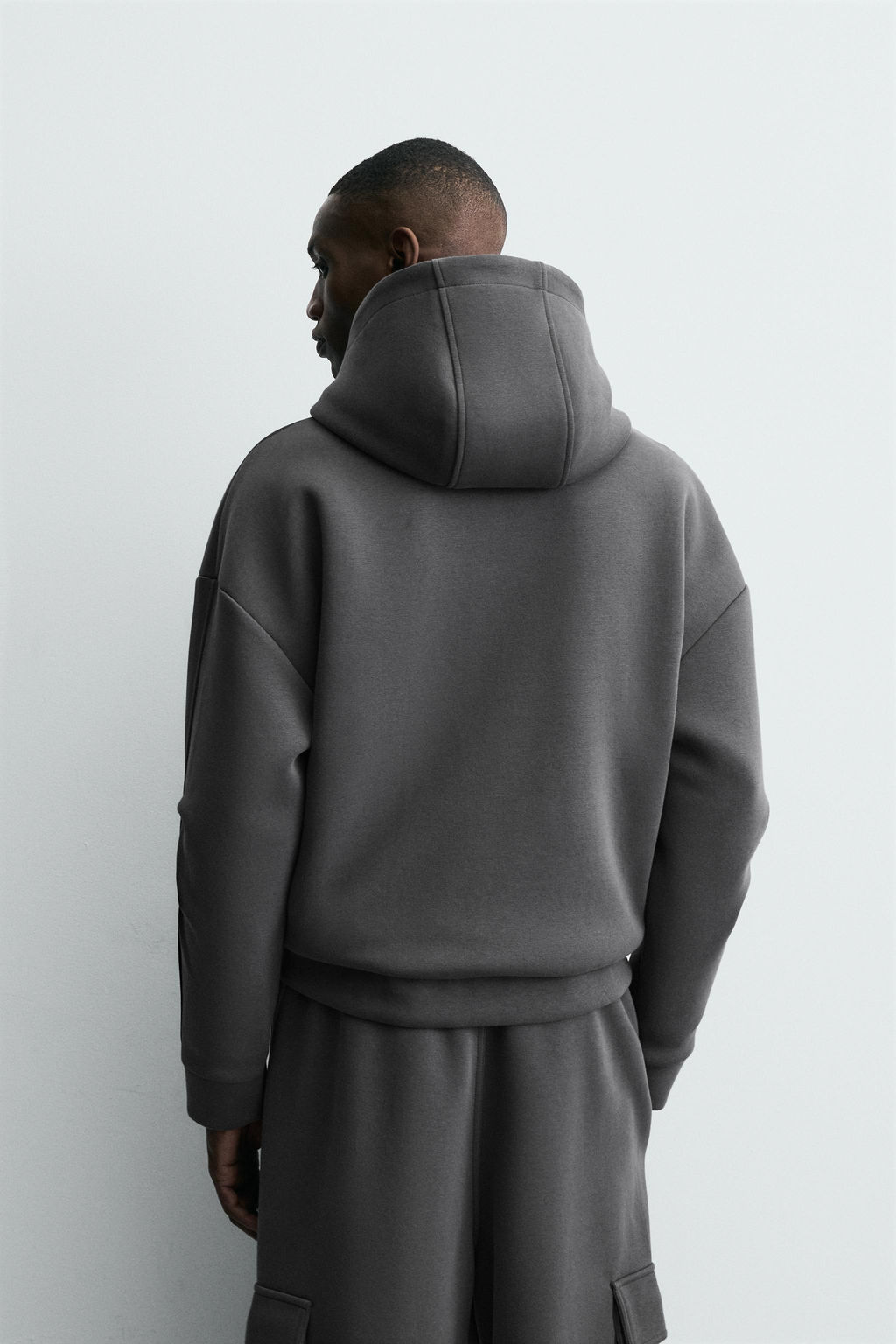 NEOPRENE-EFFECT PLEATED HOODIE - Zara фото 3