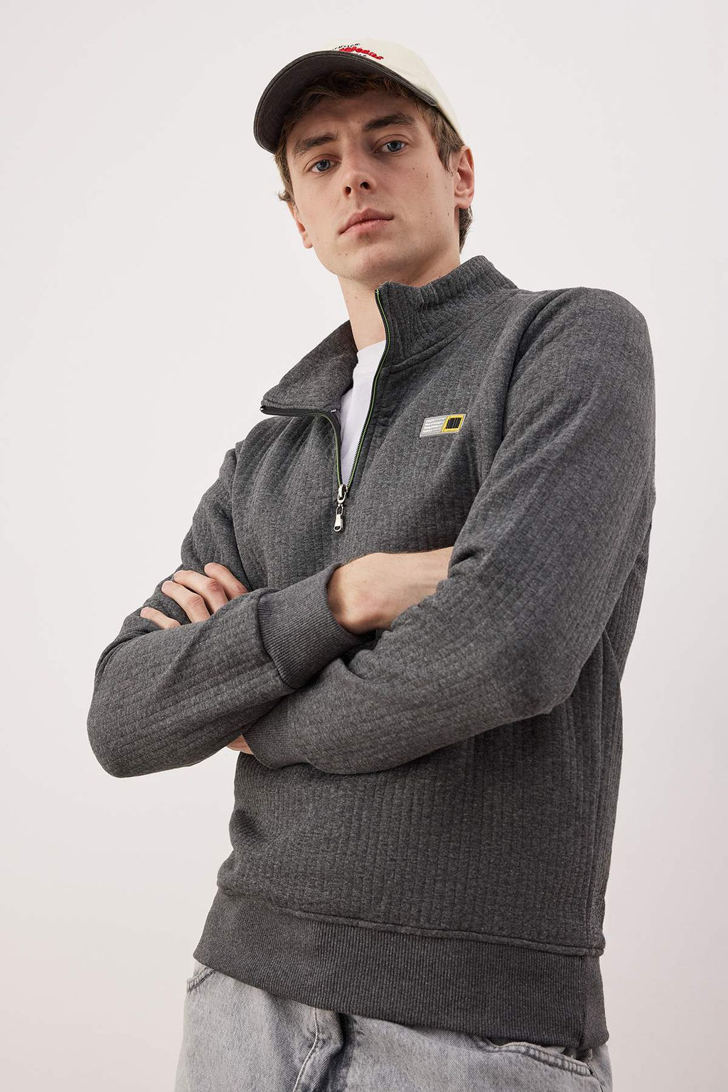 Siyah Regular/Normal Kesim Dokulu Etiket Detayl? Fermuarl? Sweatshirt TMNAW26SW00062 - Trendyolmilla фото 29