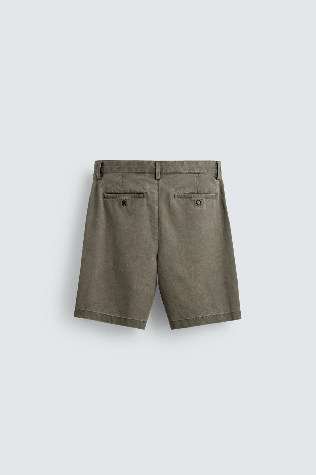BERMUDA REGULAR FIT PLIEGUES / VERDE