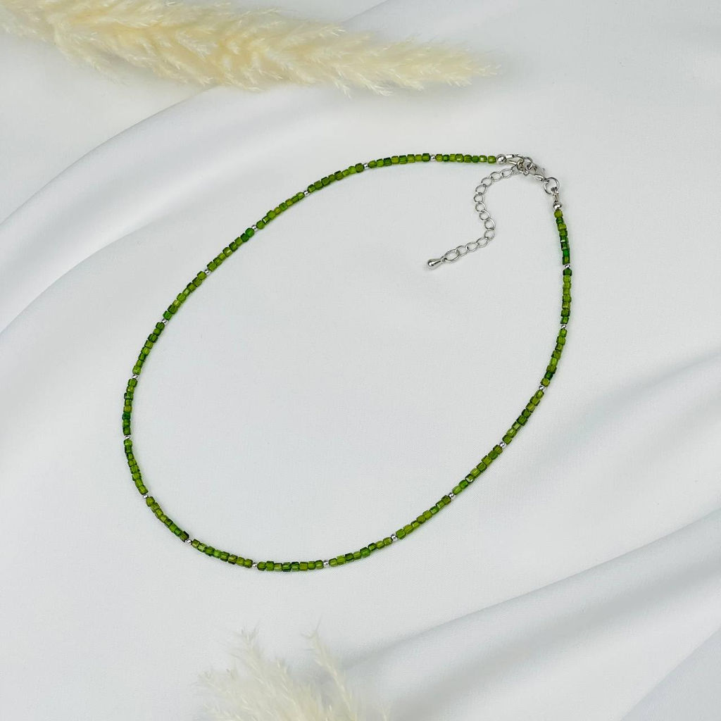 Бусы-чокер из Хромдиопсида