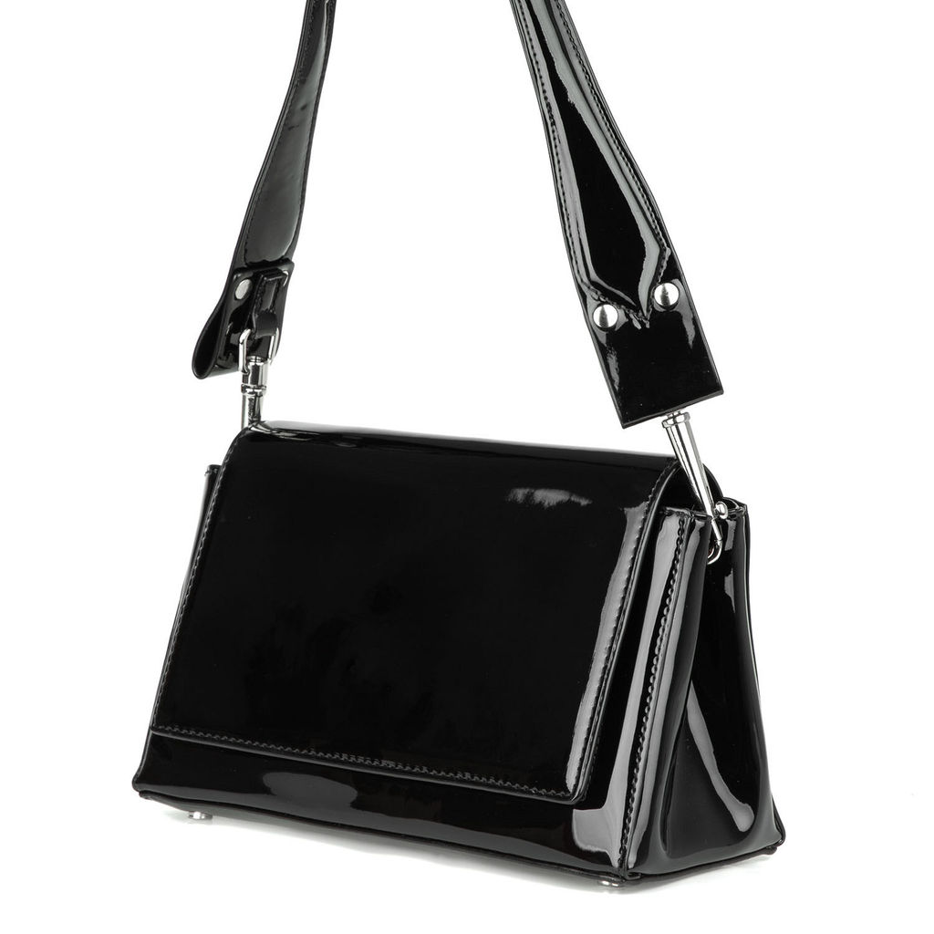 Женская лаковая сумка