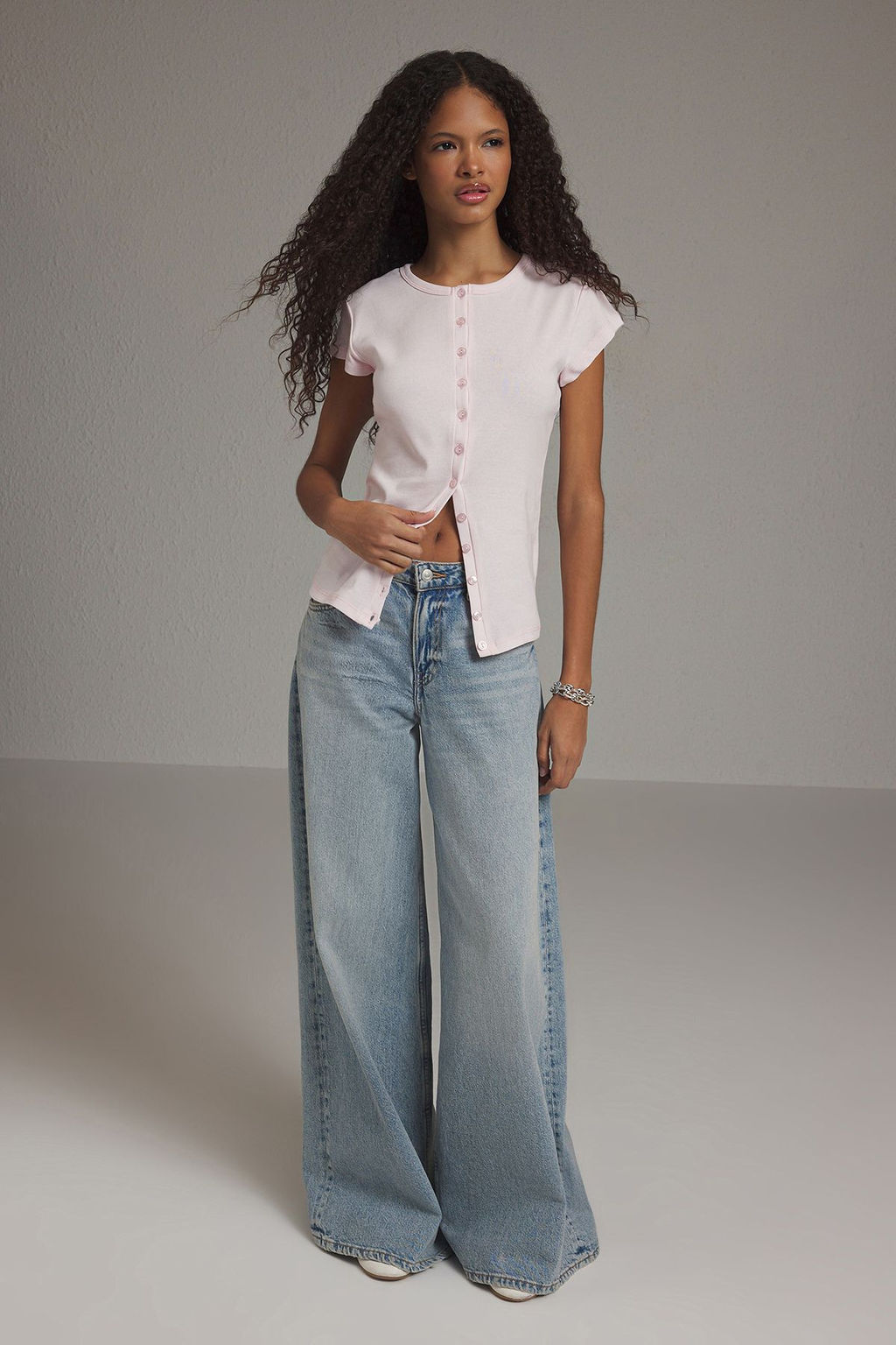 Trendyolmilla Siyah Dugmeli Fitted/Vucuda Oturan Orme Bluz TWOSS25BZ00281  фото 2