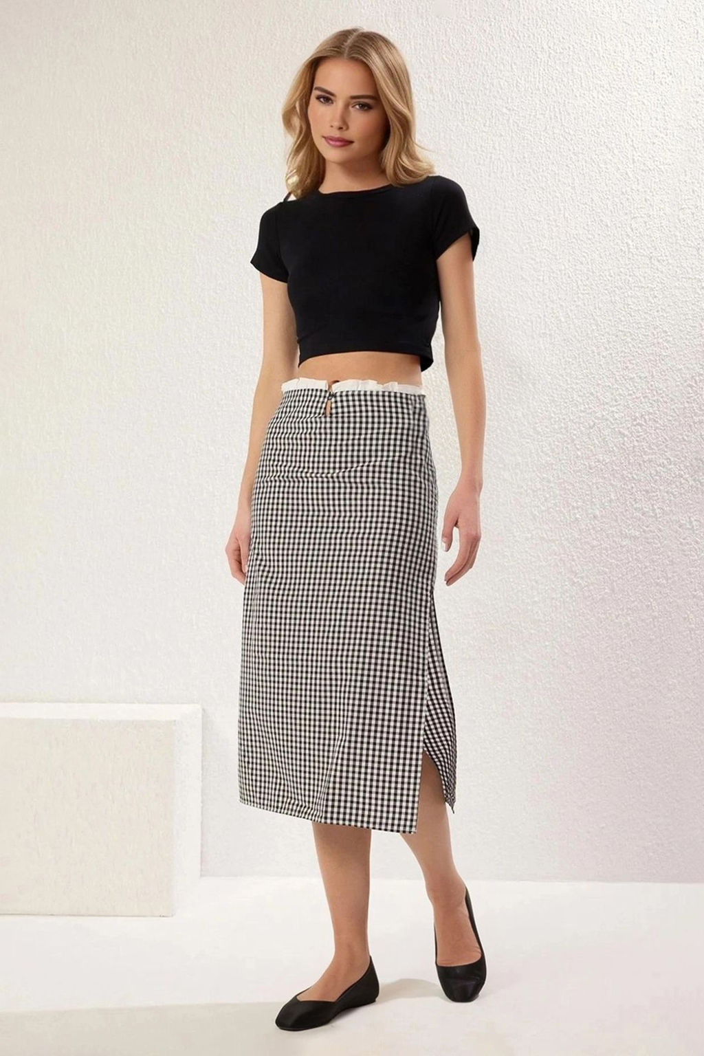 TRENDYOLMILLA Cok Renkli Belden Dugmeli ve F?rf?rl? Bal?k Shape Midi Boy Dokuma Ekoseli Etek TWOSS25ET00096