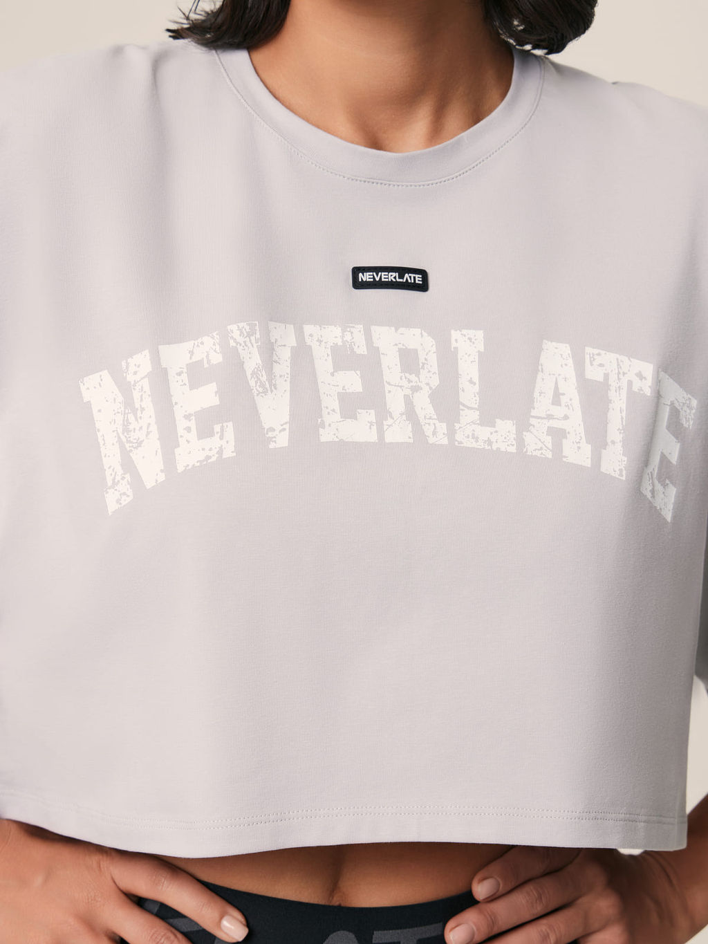 Укороченная футболка оверсайз