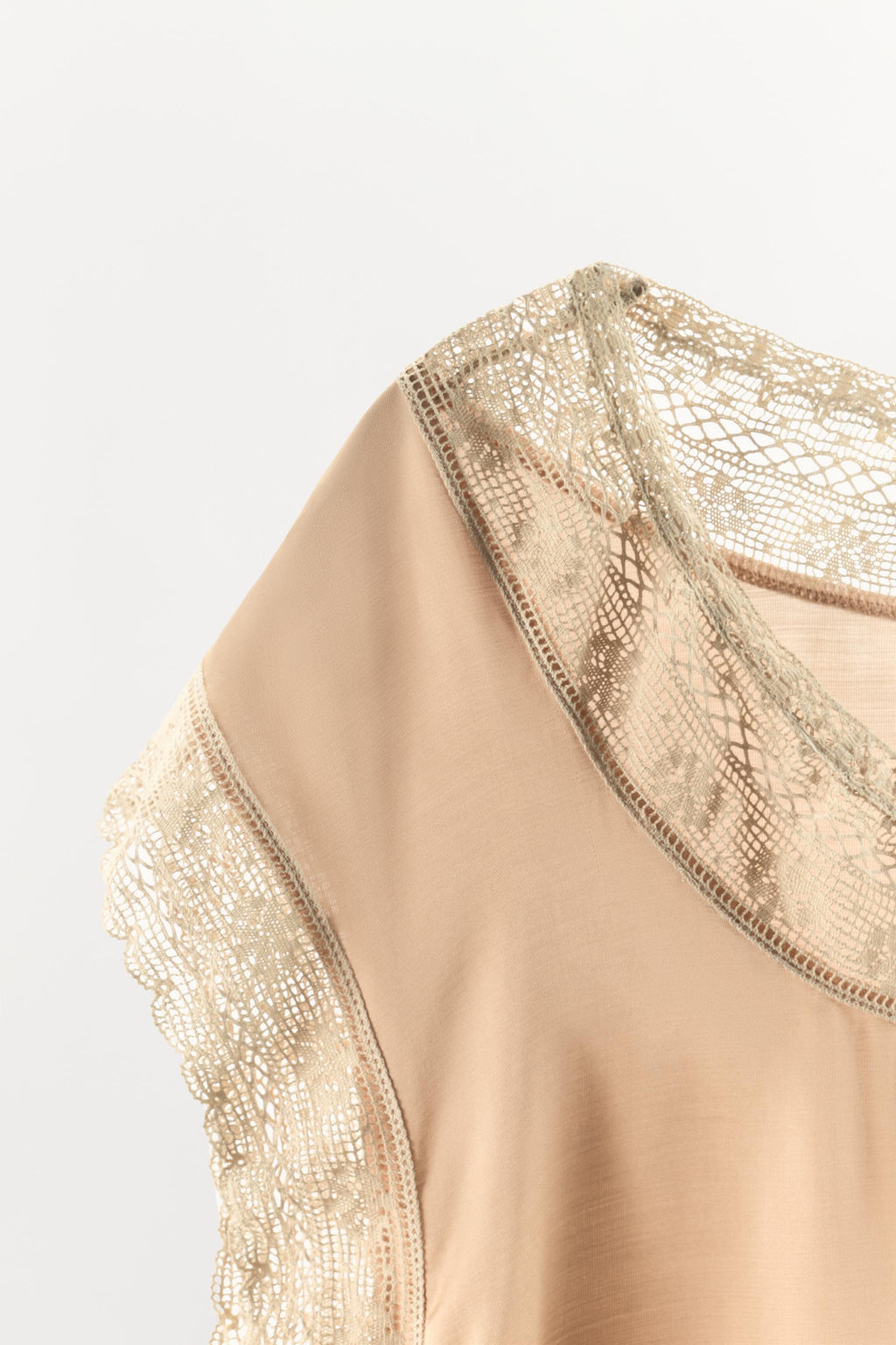 TOP PLIEGUES ENCAJE / Beige