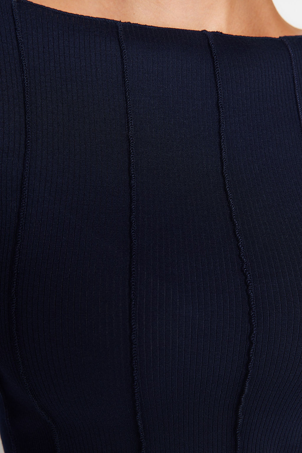 Trendyolmilla Bej Dikis Detayl? Carmen Yaka Fitted/Vucuda Oturan Fitilli Orme Bluz TWOAW24BZ00127