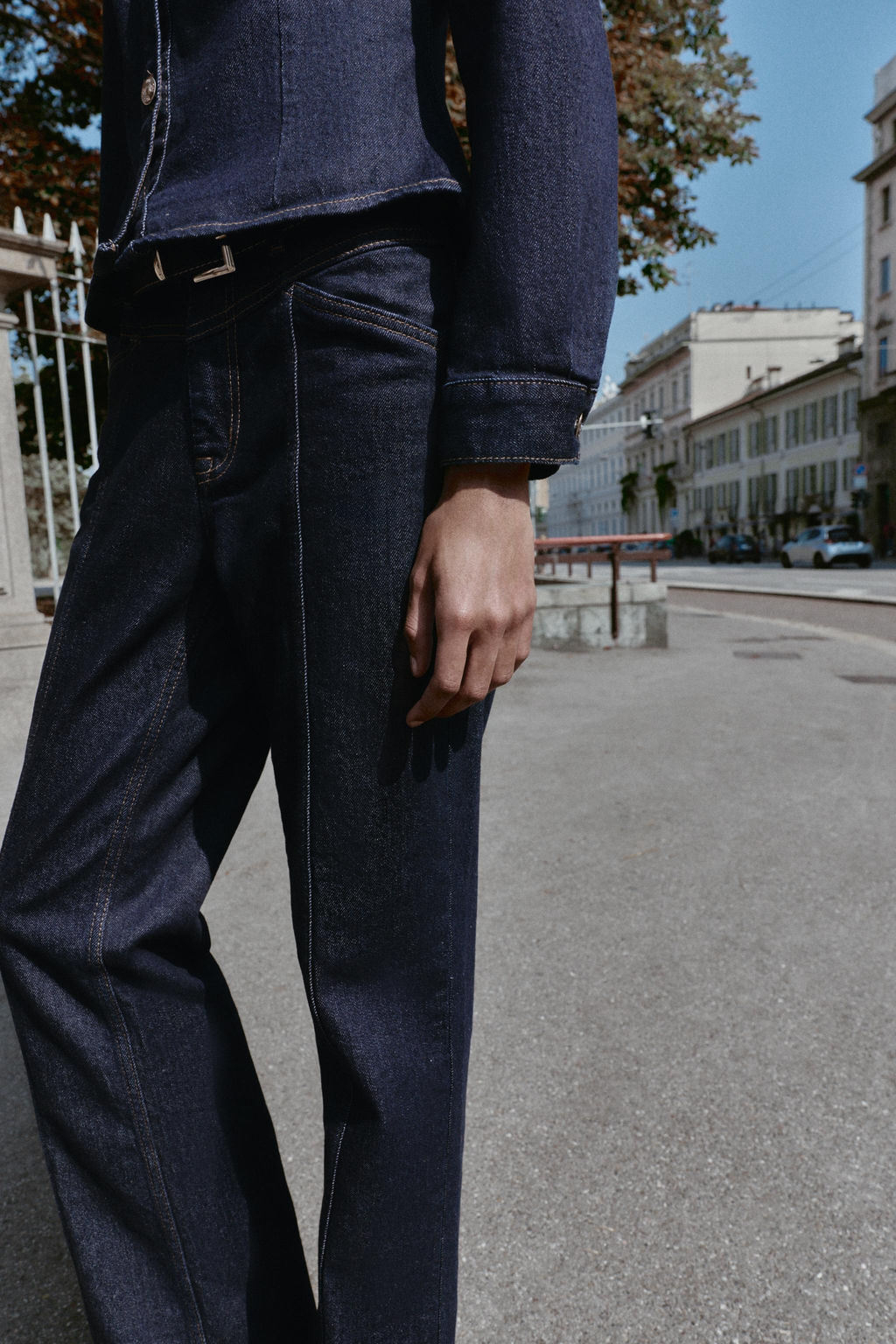 Z1975 STRAIGHT SLIM MID-WAIST BELTED JEANS - Zara фото 4
