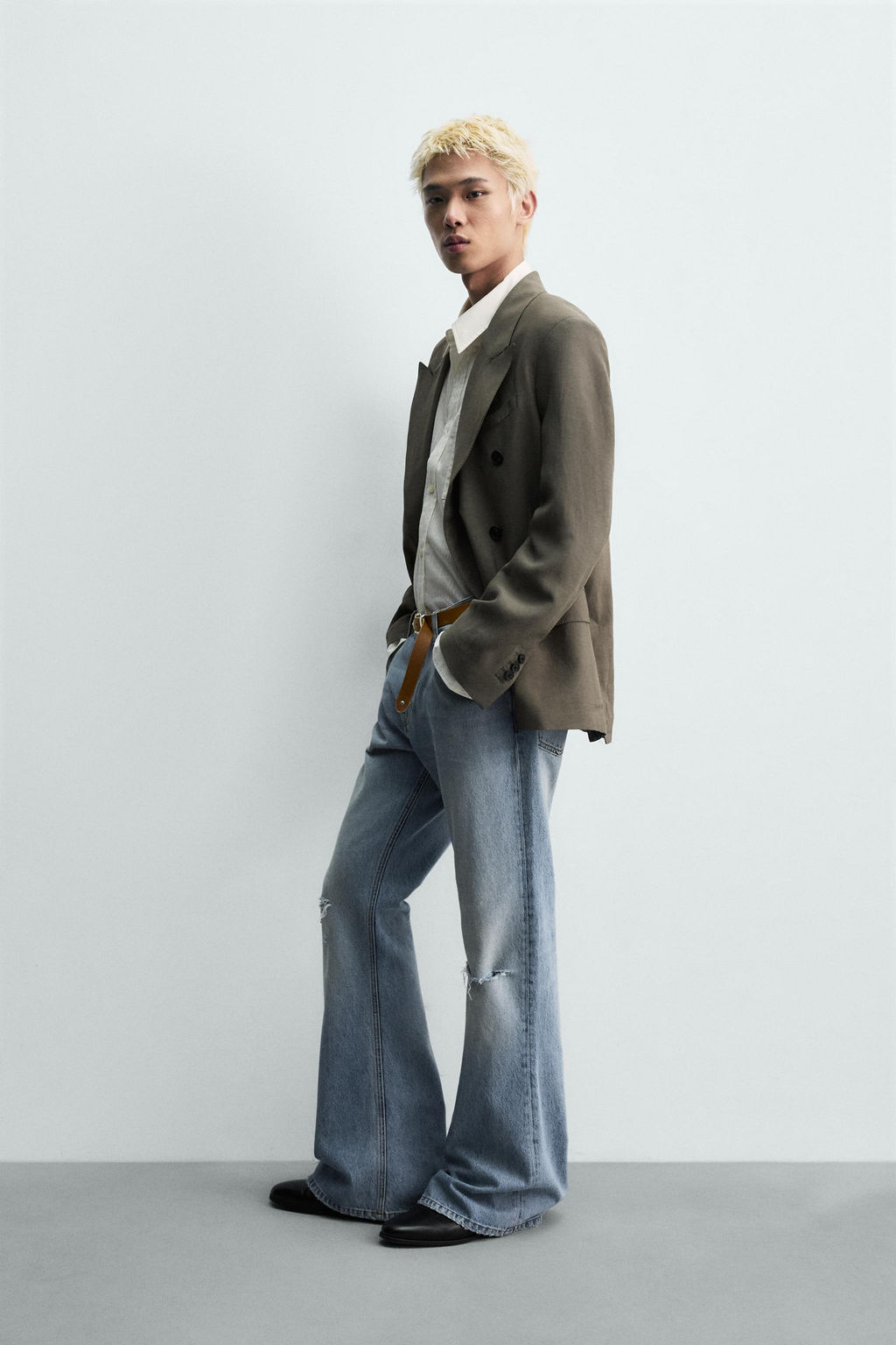 JEANS FLARE FIT ROTOS / Azul claro - Zara фото 4