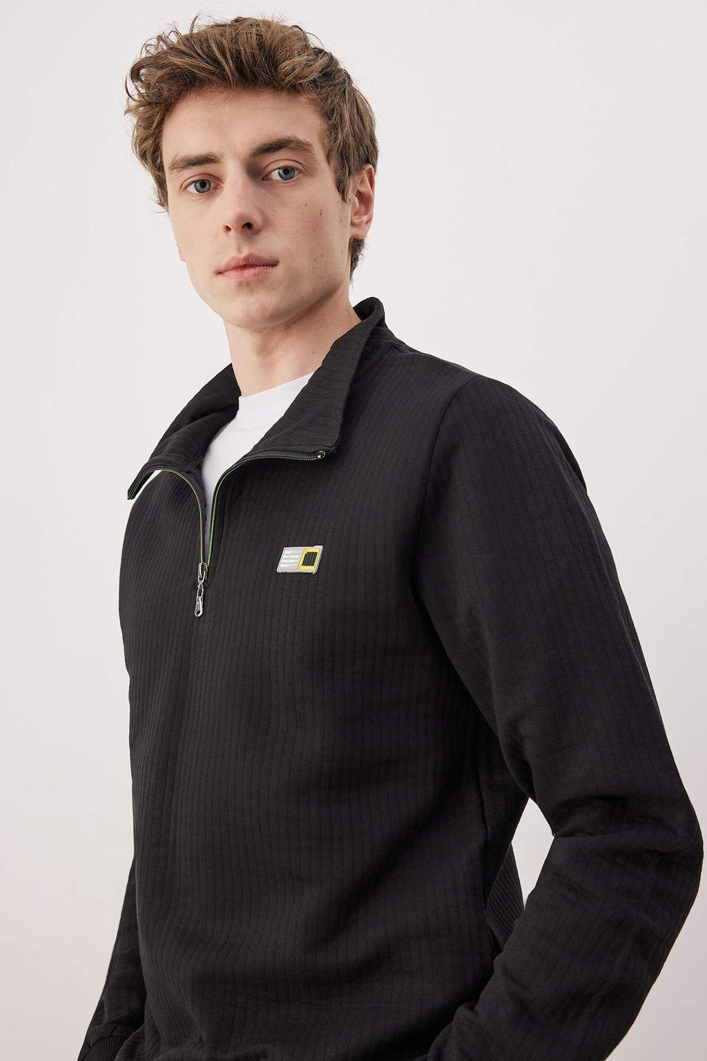 Siyah Regular/Normal Kesim Dokulu Etiket Detayl? Fermuarl? Sweatshirt TMNAW26SW00062 - Trendyolmilla фото 2