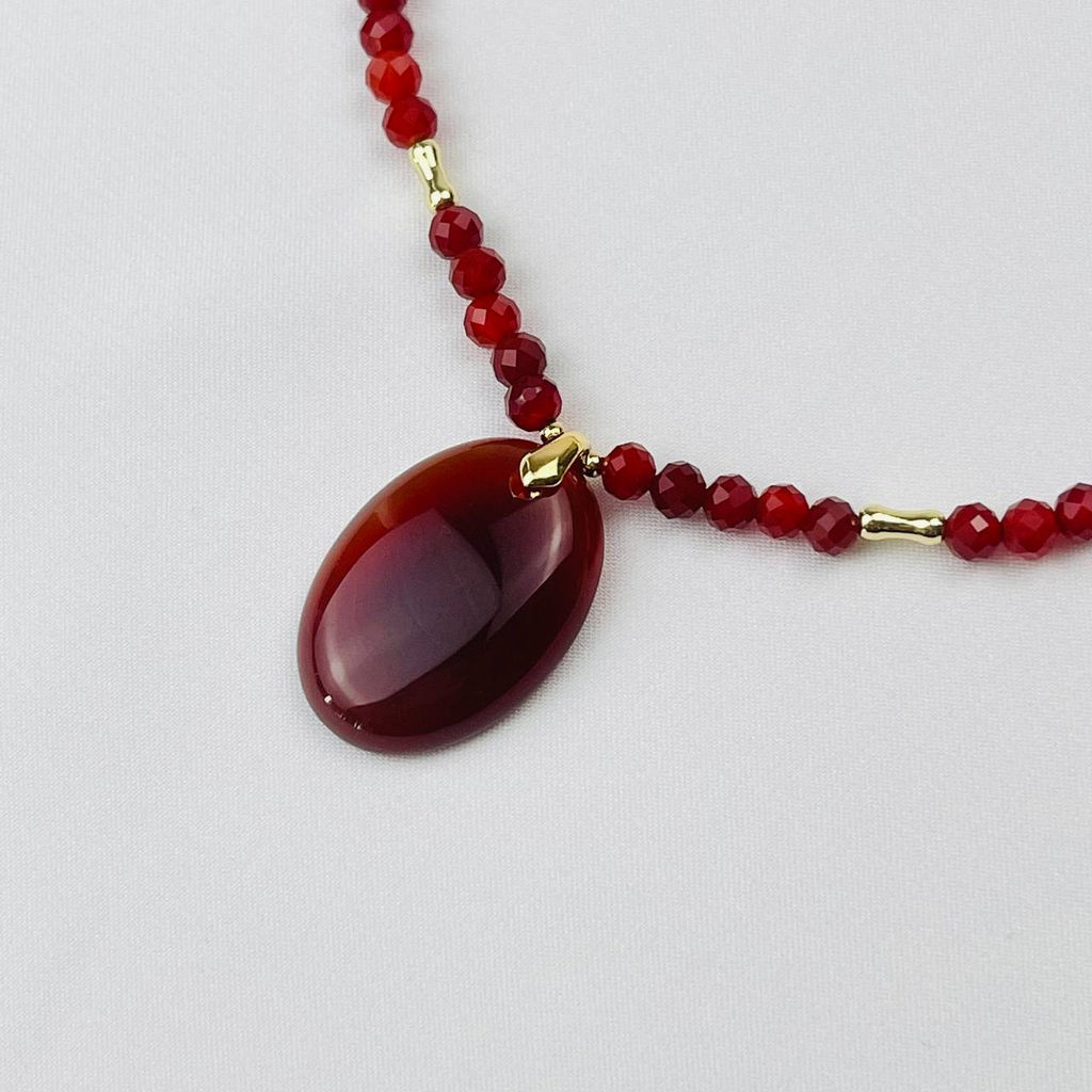 Бусы из Сердолика с кулоном