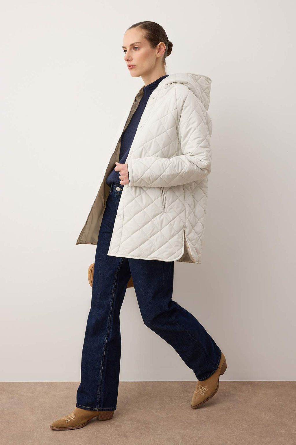 TRENDYOLMILLA Gri Kapusonlu Su Itici Kapitone Mont TWOAW23MO00131  фото 43